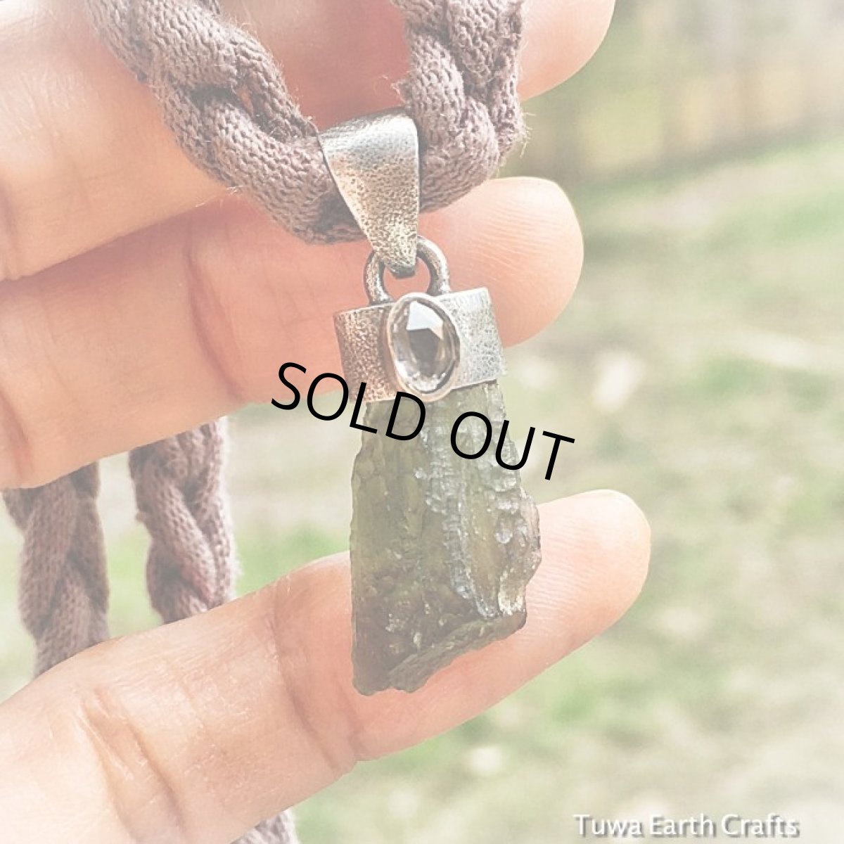 画像13: １点物 モルダバイト原石＆ハーキマーダイヤモンド　ペンダントトップ ヒーリングストーン  鉱物・ミネラル スターリングシルバー (13)