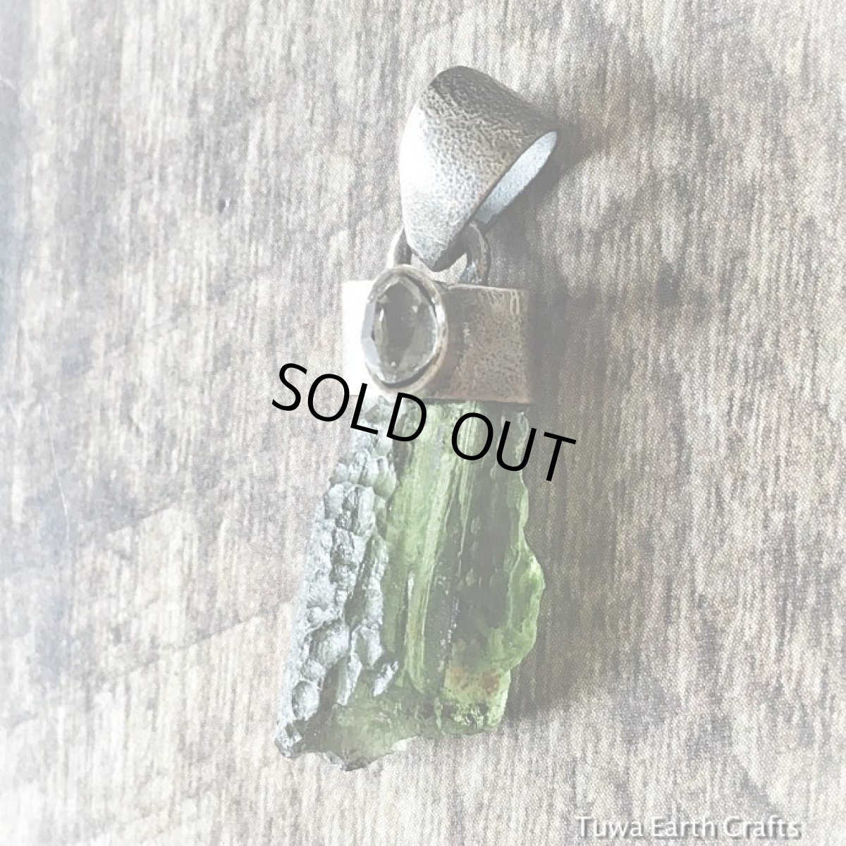 画像2: １点物 モルダバイト原石＆ハーキマーダイヤモンド　ペンダントトップ ヒーリングストーン  鉱物・ミネラル スターリングシルバー (2)