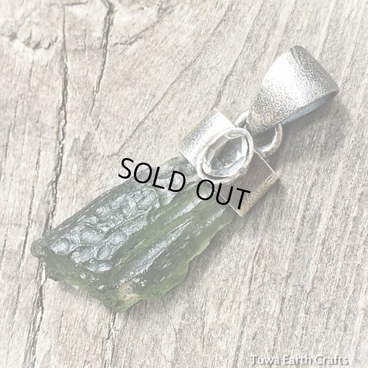 画像9: １点物 モルダバイト原石＆ハーキマーダイヤモンド　ペンダントトップ ヒーリングストーン  鉱物・ミネラル スターリングシルバー (9)