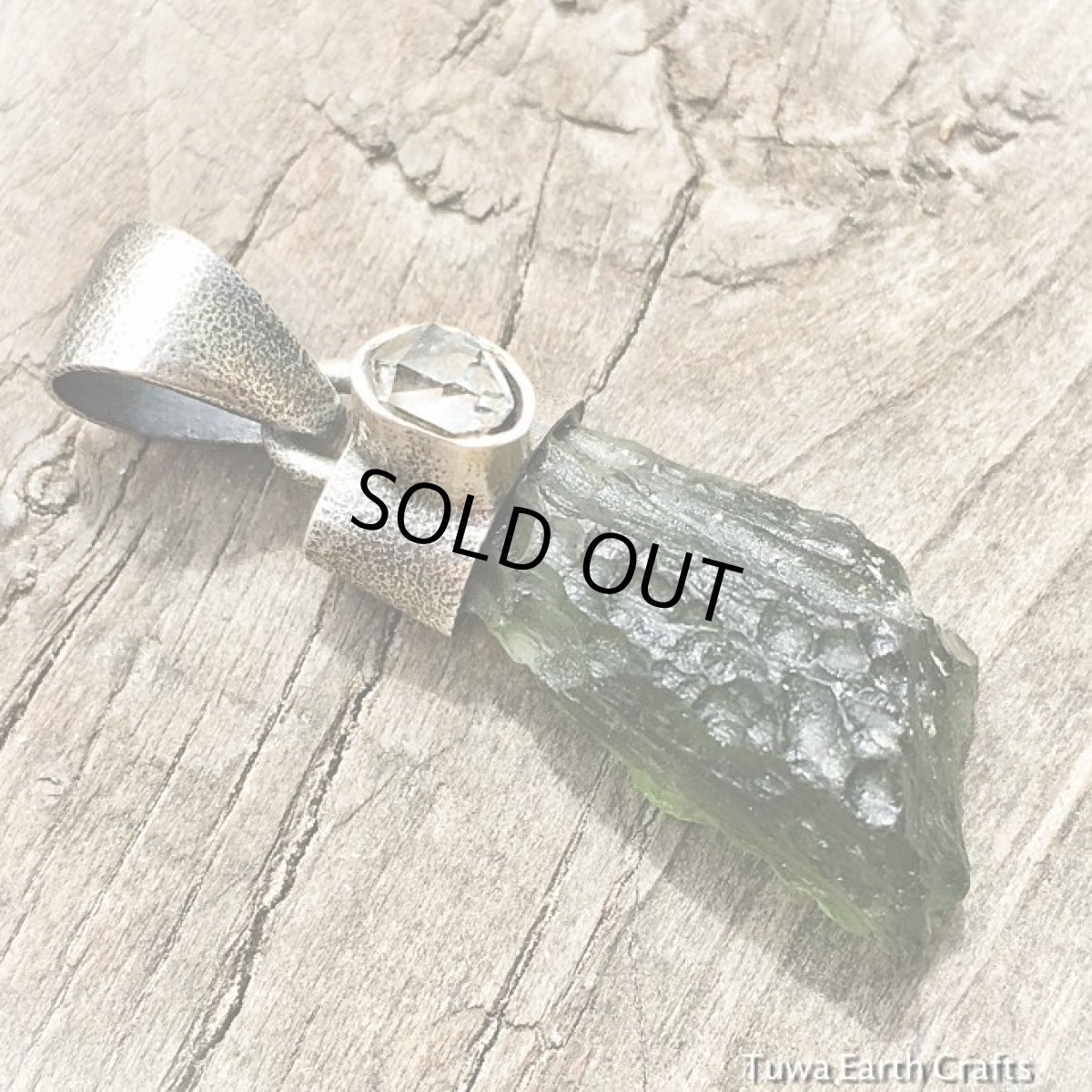 画像10: １点物 モルダバイト原石＆ハーキマーダイヤモンド　ペンダントトップ ヒーリングストーン  鉱物・ミネラル スターリングシルバー (10)