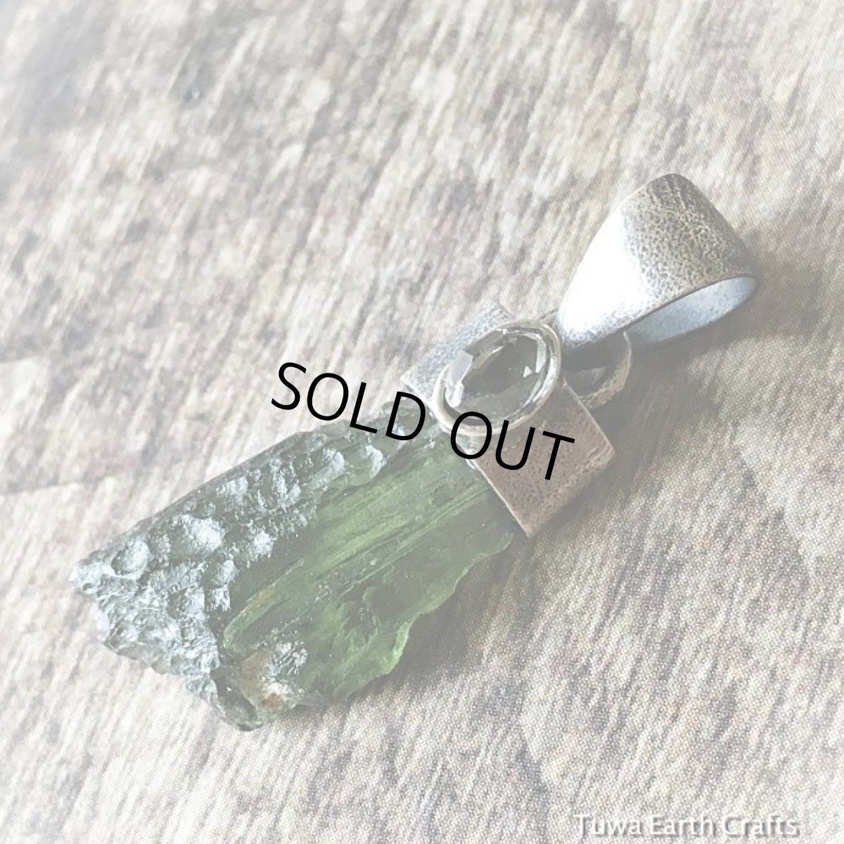 画像4: １点物 モルダバイト原石＆ハーキマーダイヤモンド　ペンダントトップ ヒーリングストーン  鉱物・ミネラル スターリングシルバー (4)