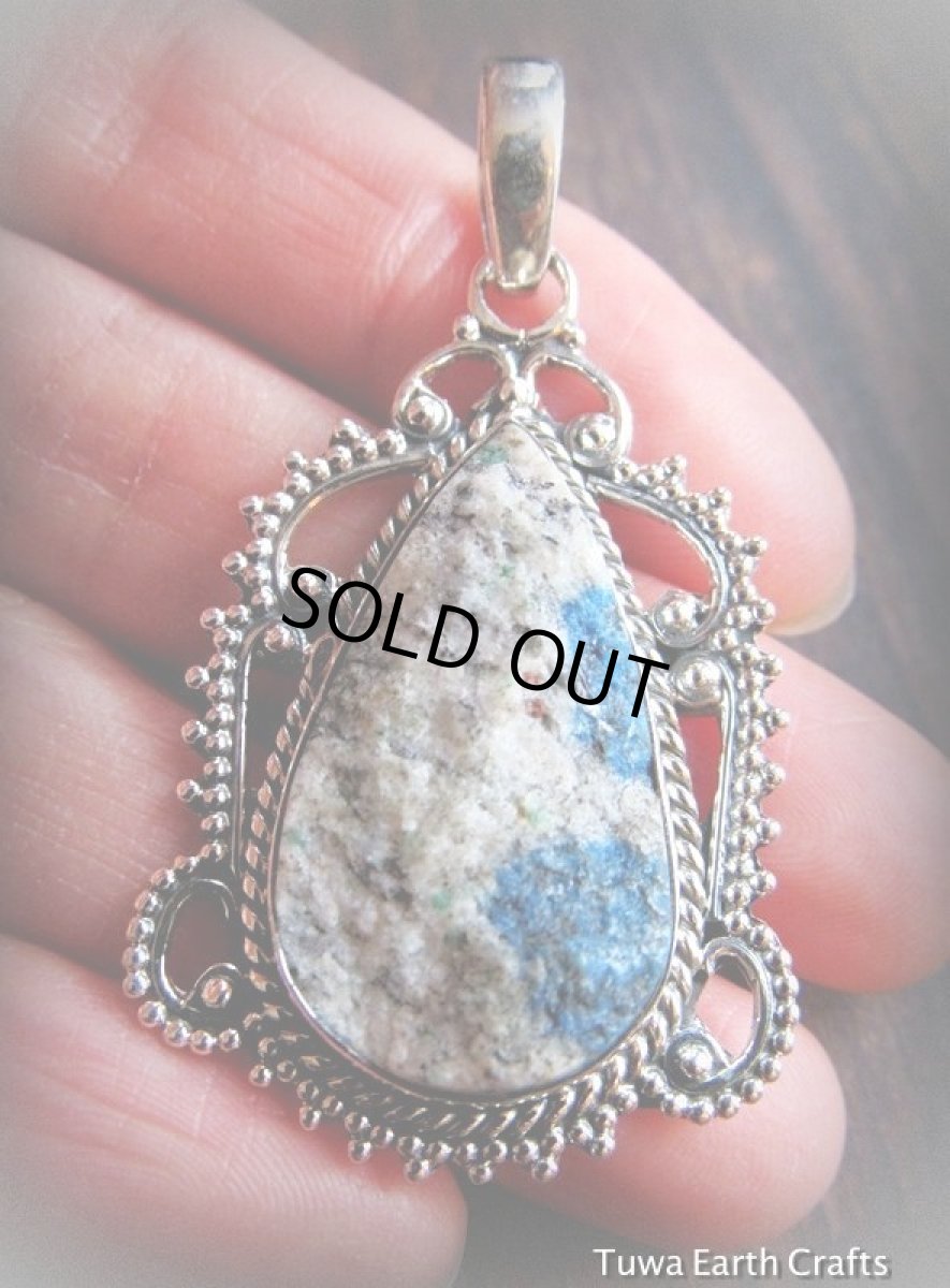 画像2: ログインで15％OFF♪ 1点物　高品質Ｋ２ストーン（アズライトイングラナイト）原石　ペンダントトップ★天然石パワーストーンアクセサリー　ジュエリー　ヒーリングクリスタル　レアストーン (2)