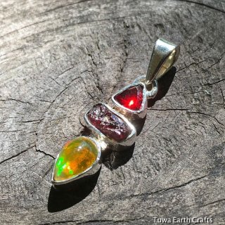 愛を引き寄せる石】高品質ピンクモルガナイト原石ペンダント 愛を引き寄せる石】高品質ピンクモルガナイト原石ペンダント