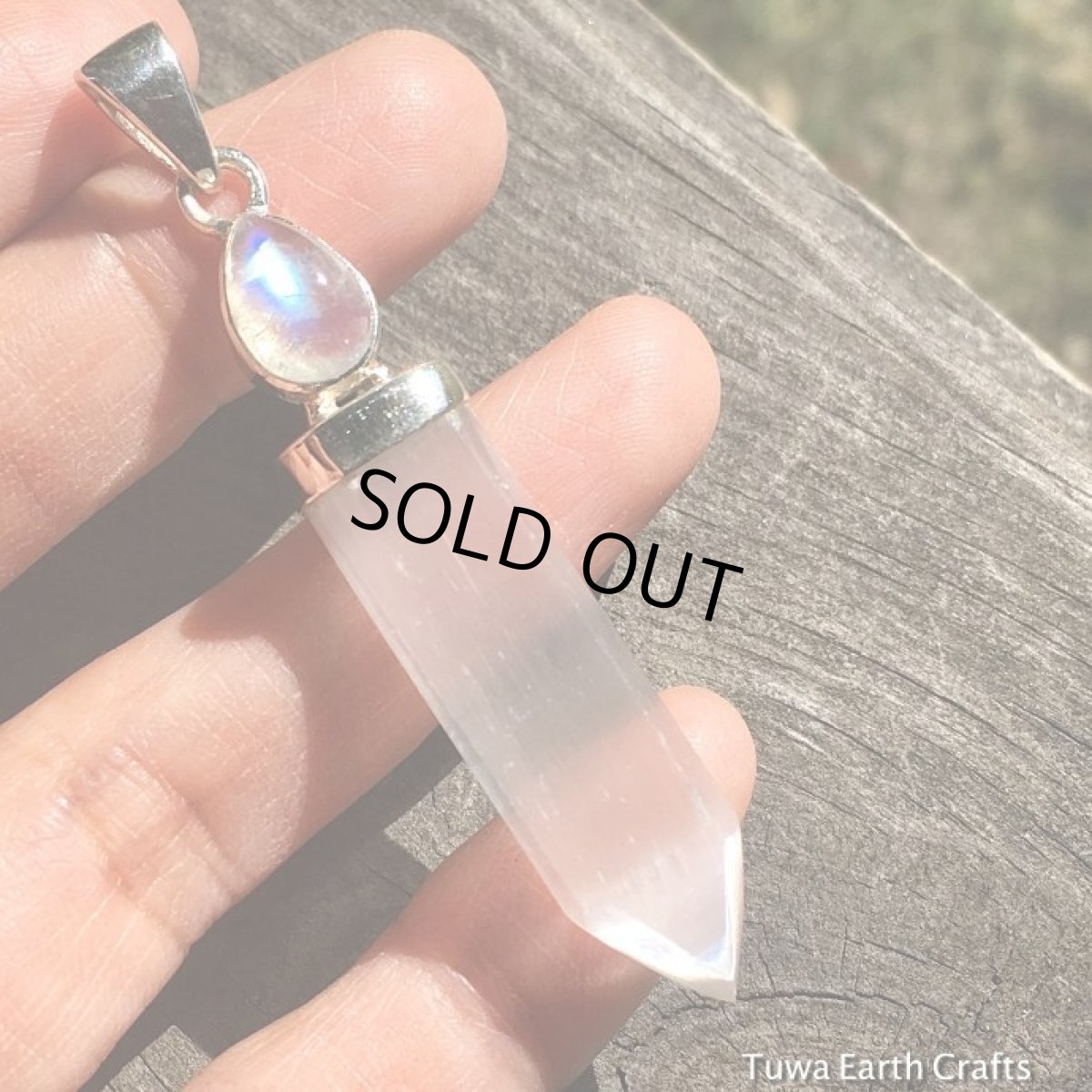 画像2: 【癒しの石】1点物大ぶり高品質セレナイトポイント＆宝石質レインボームーンストーン　ペンダントトップ★スターリングシルバー★ヒーリングストーン (2)