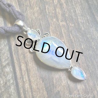 もさ☺︎ 希少石ブルークリソコラピアス、枠カルサイトピアス もさ☺︎ 希少石ブルークリソコラピアス、枠カルサイトピアス も