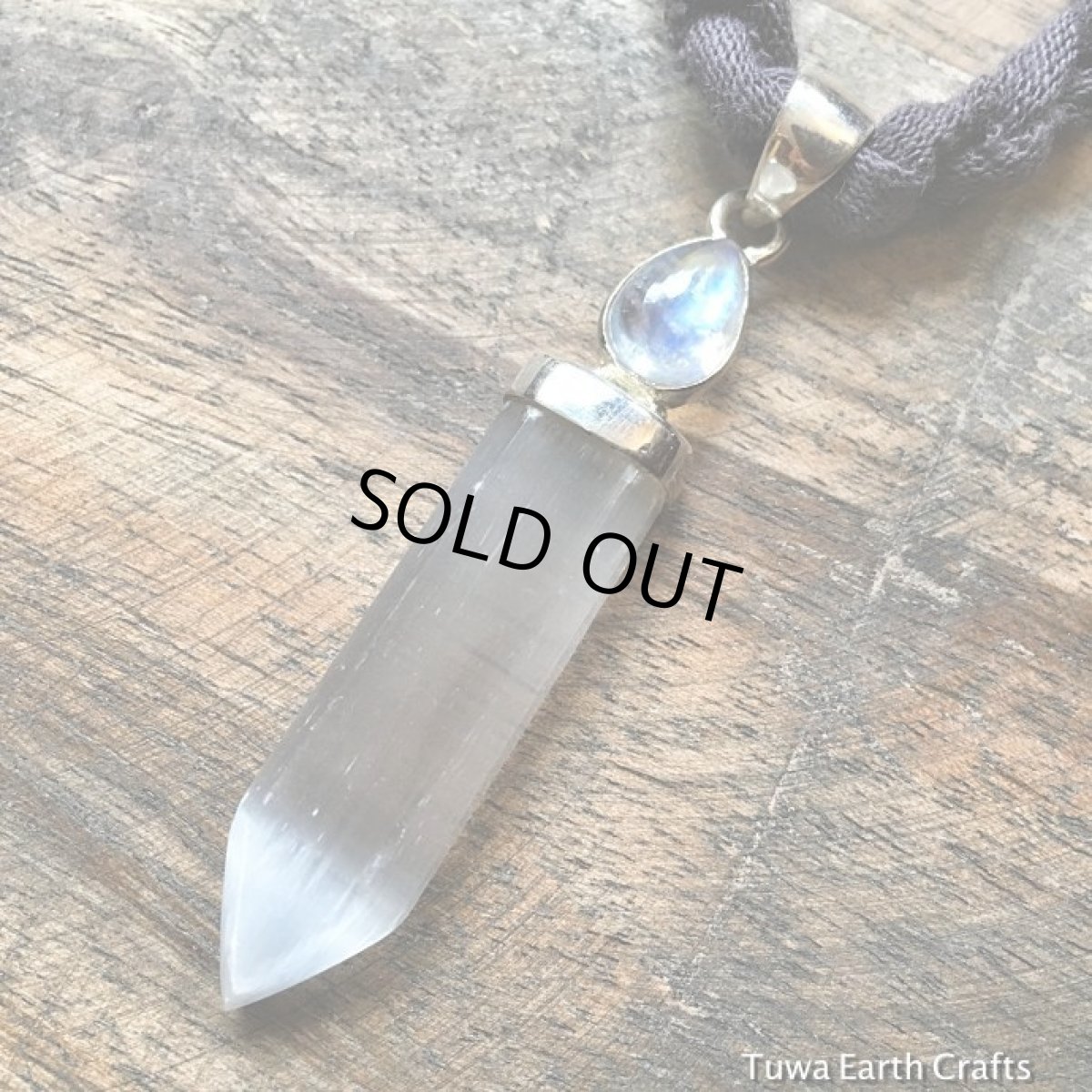 画像12: 【癒しの石】1点物大ぶり高品質セレナイトポイント＆宝石質レインボームーンストーン　ペンダントトップ★スターリングシルバー★ヒーリングストーン (12)