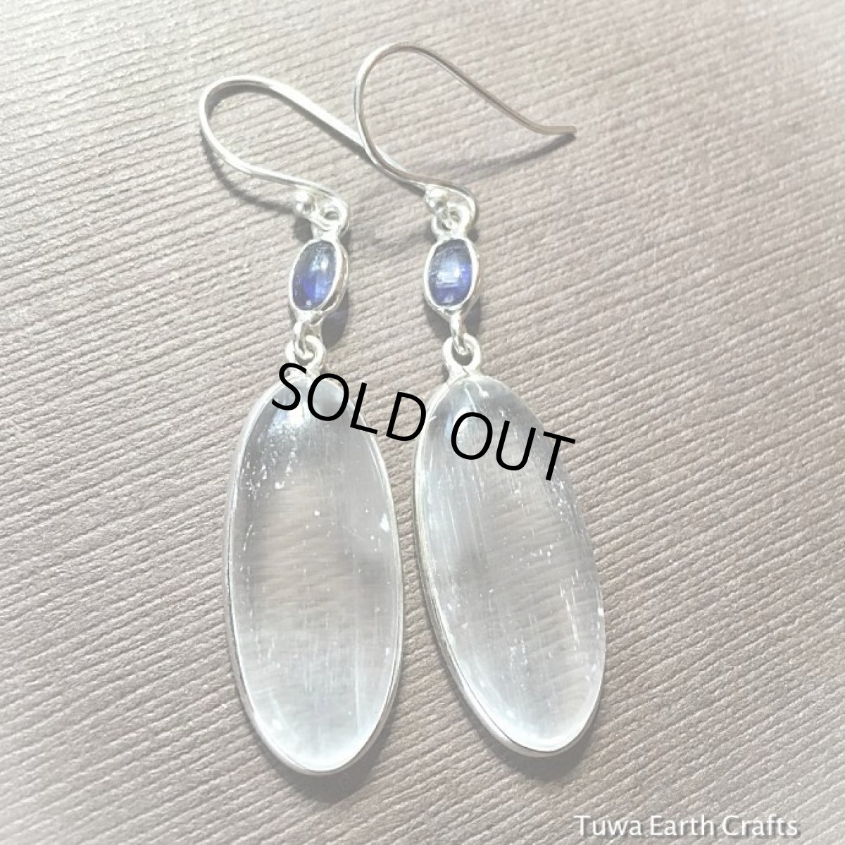 画像2: 虹入り♪ 1点物大ぶり高品質セレナイト＆ブラジル産宝石質カイヤナイト ピアス★スターリングシルバー★ヒーリングストーン (2)