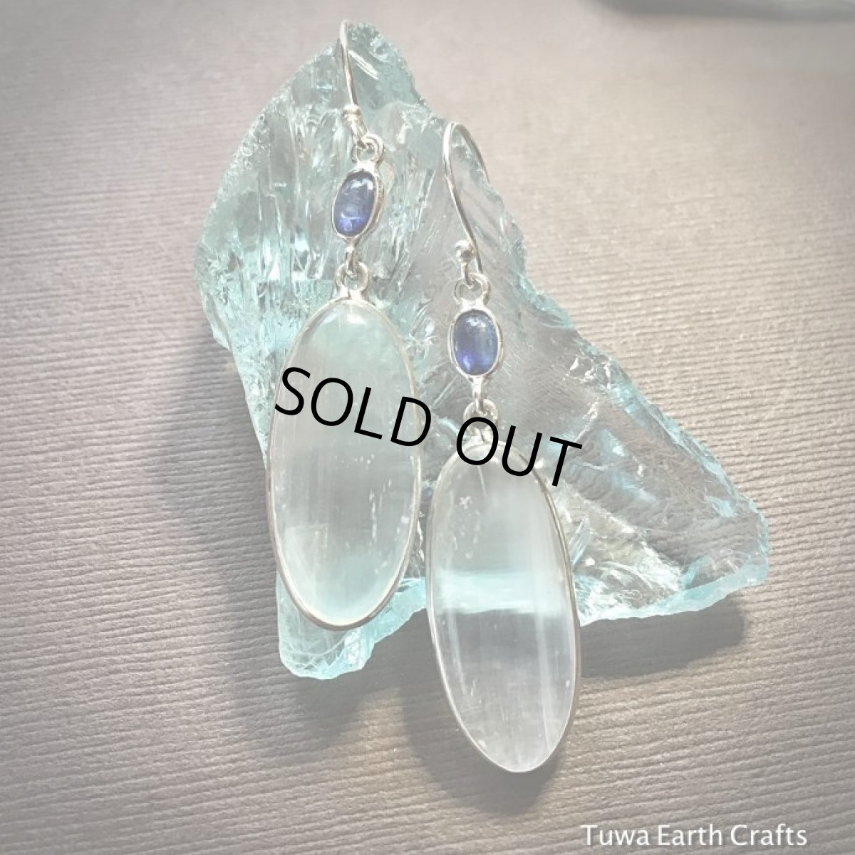 画像9: 虹入り♪ 1点物大ぶり高品質セレナイト＆ブラジル産宝石質カイヤナイト ピアス★スターリングシルバー★ヒーリングストーン (9)