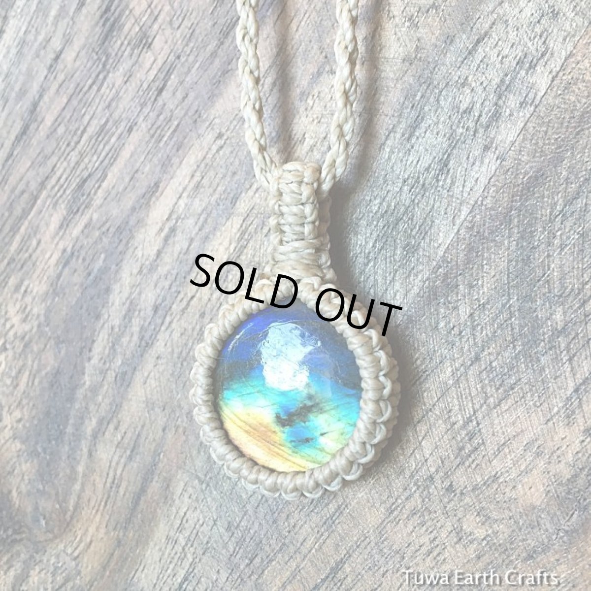 画像2: 【夢の実現をサポート】オーロラ色　神秘的シラー♪ 満月型ラブラドライト　ペンダント/ネックレス*ブルーグリーン系ラブラドレッセンス*シンプル*マクラメ*天然石パワーストーンアクセサリー (2)