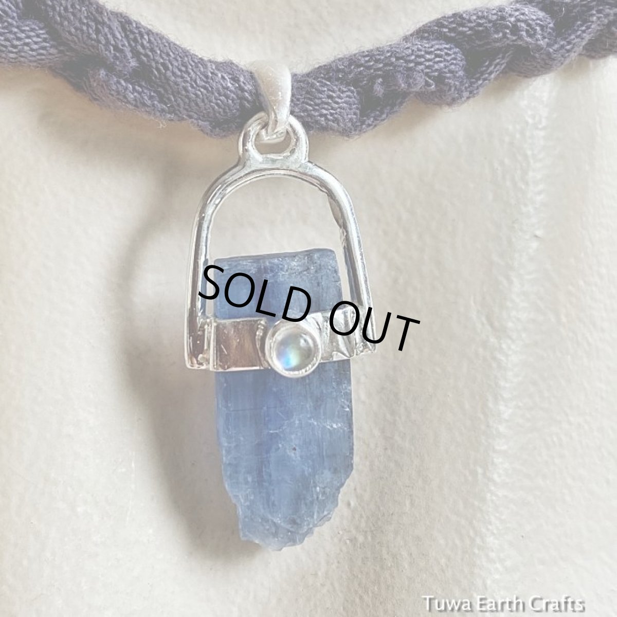 画像10: 1点物　高品質カイヤナイト原石&レインボームーンストーン　　ペンダントトップ★カイアナイト・カヤナイト・藍晶石　スターリングシルバー　ヒーリングストーン  (10)