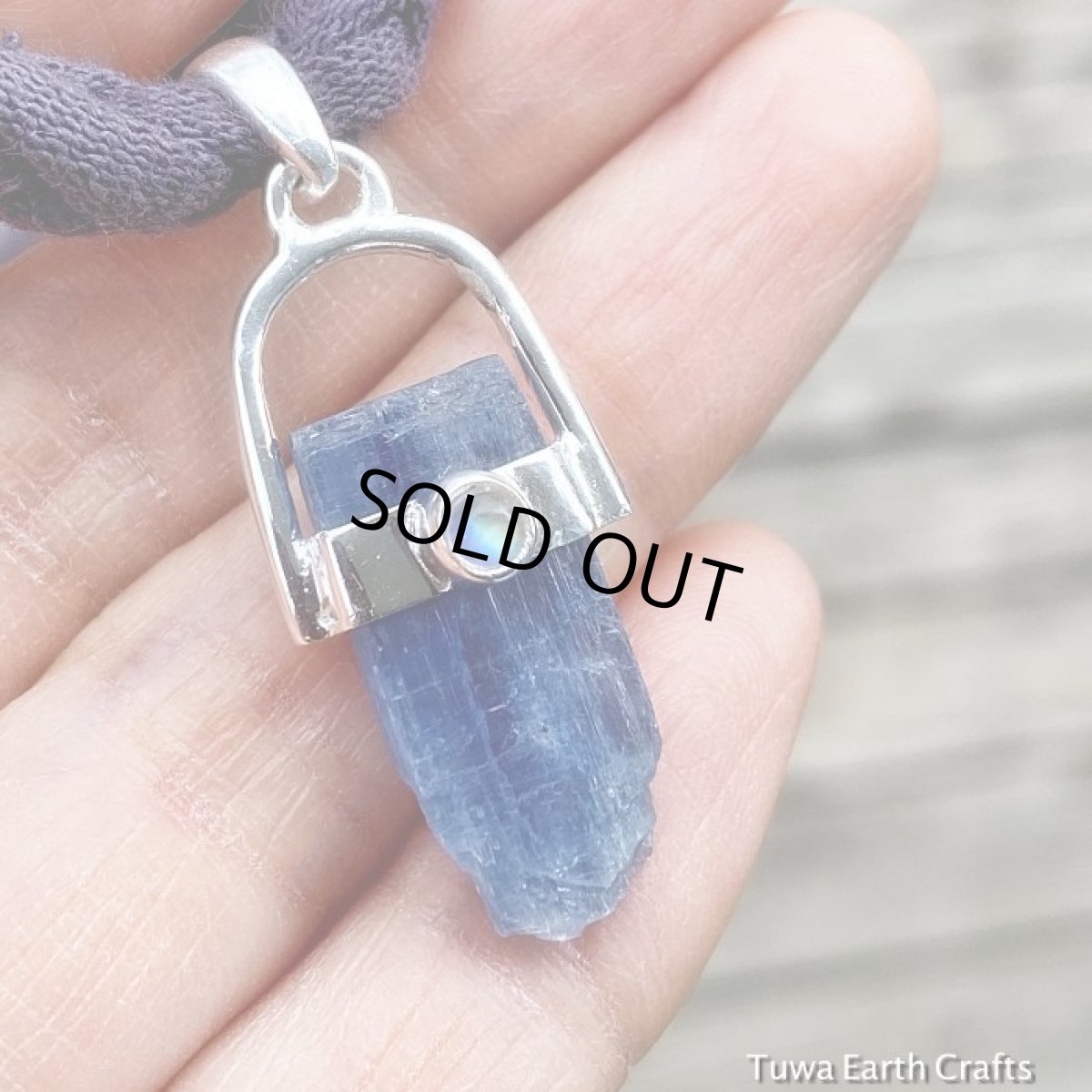 画像17: 1点物　高品質カイヤナイト原石&レインボームーンストーン　　ペンダントトップ★カイアナイト・カヤナイト・藍晶石　スターリングシルバー　ヒーリングストーン  (17)