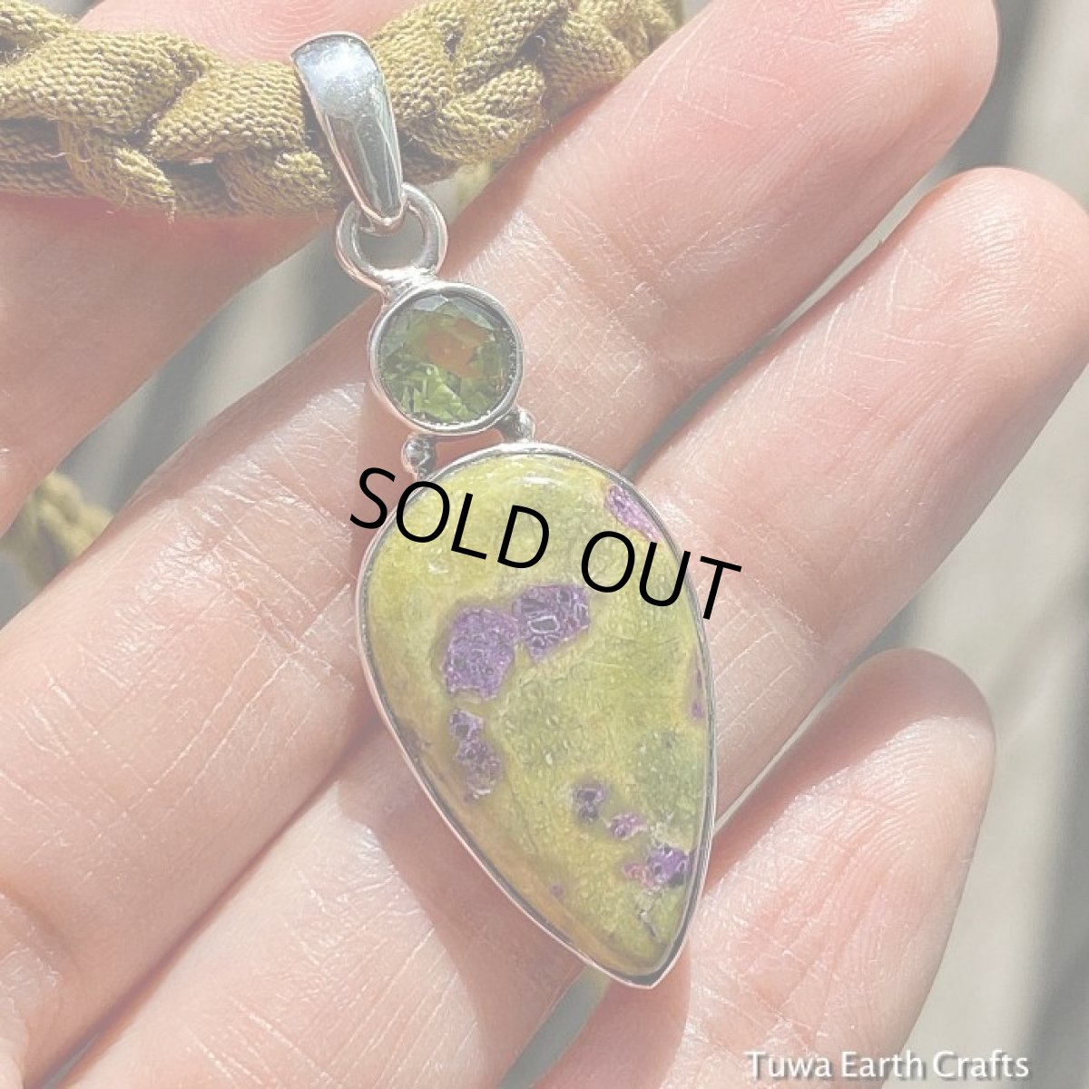 画像2: 1点ものレア希少ストーン高品質アトランティサイト&ペリドット　ペンダントトップ★スティッチタイト・スティヒタイト　ヒーリングストーン ジュエリー (2)