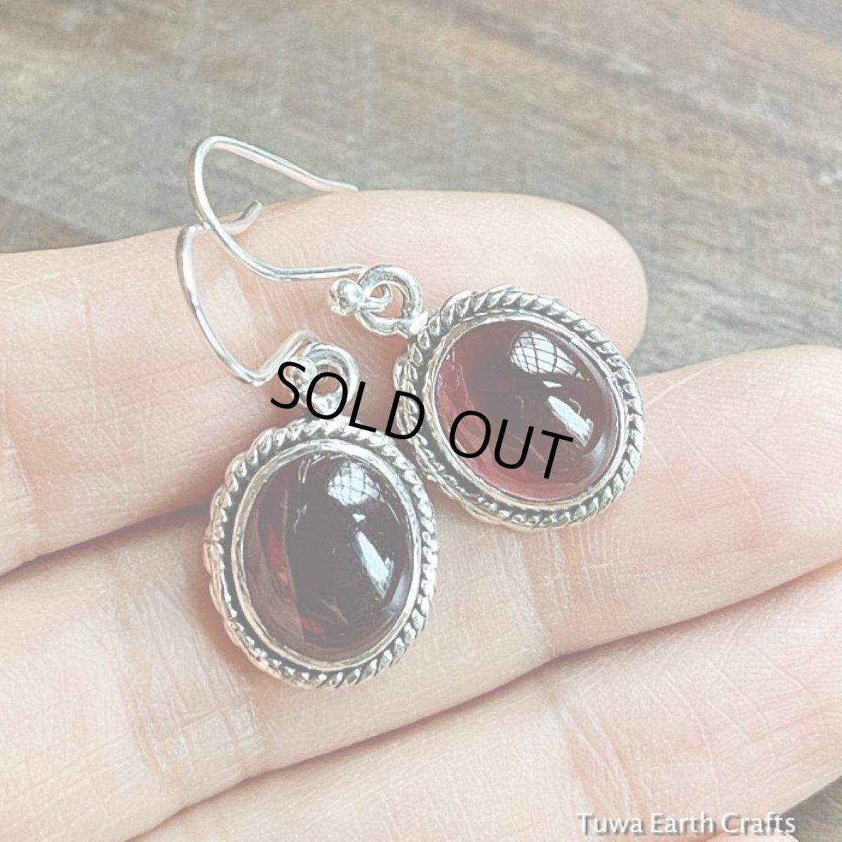 画像3: 1点もの　ざくろ色　高品質ガーネット ピアス　天然石ヒーリングストーンジュエリー　アクセサリー 1月誕生石 (3)