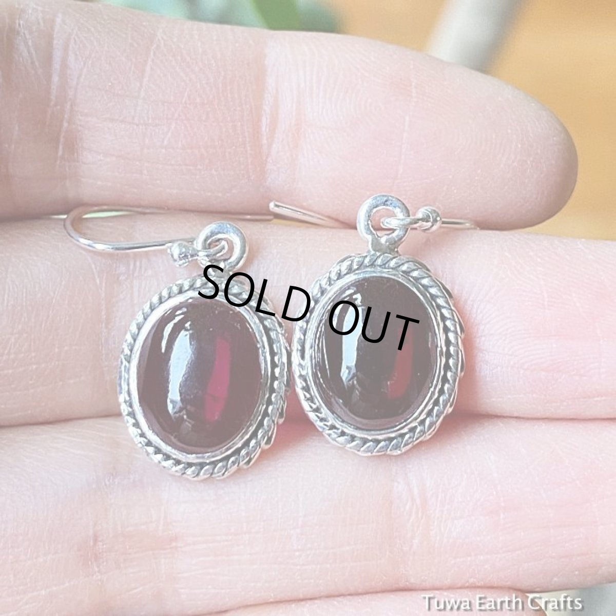 画像2: 1点もの　ざくろ色　高品質ガーネット ピアス　天然石ヒーリングストーンジュエリー　アクセサリー 1月誕生石 (2)