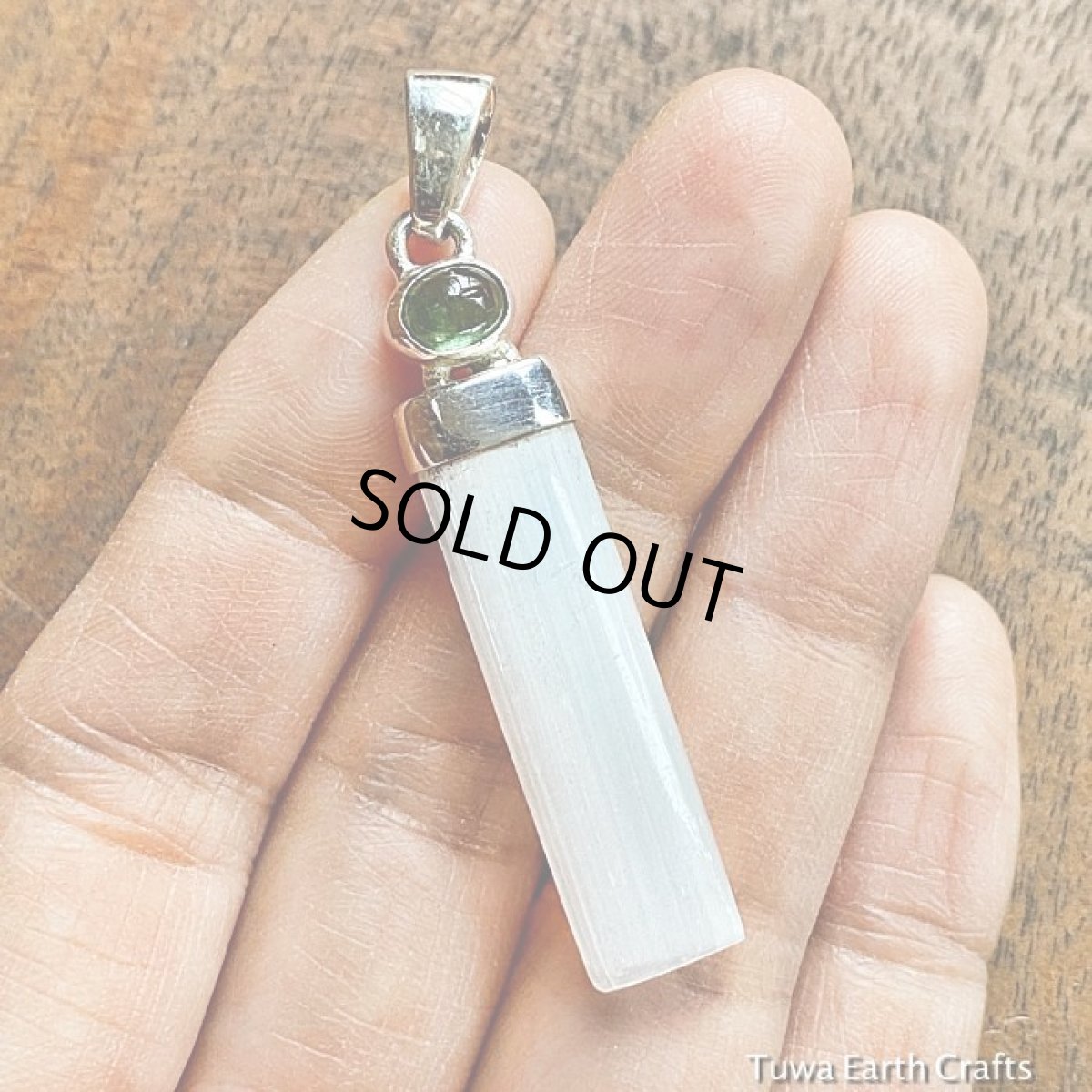 画像2: 【浄化・癒しの石】1点物　高品質セレナイト＆宝石質グリーントルマリン　ペンダントトップ★天然石アクセサリー　ヒーリングストーンお守りジュエリー (2)