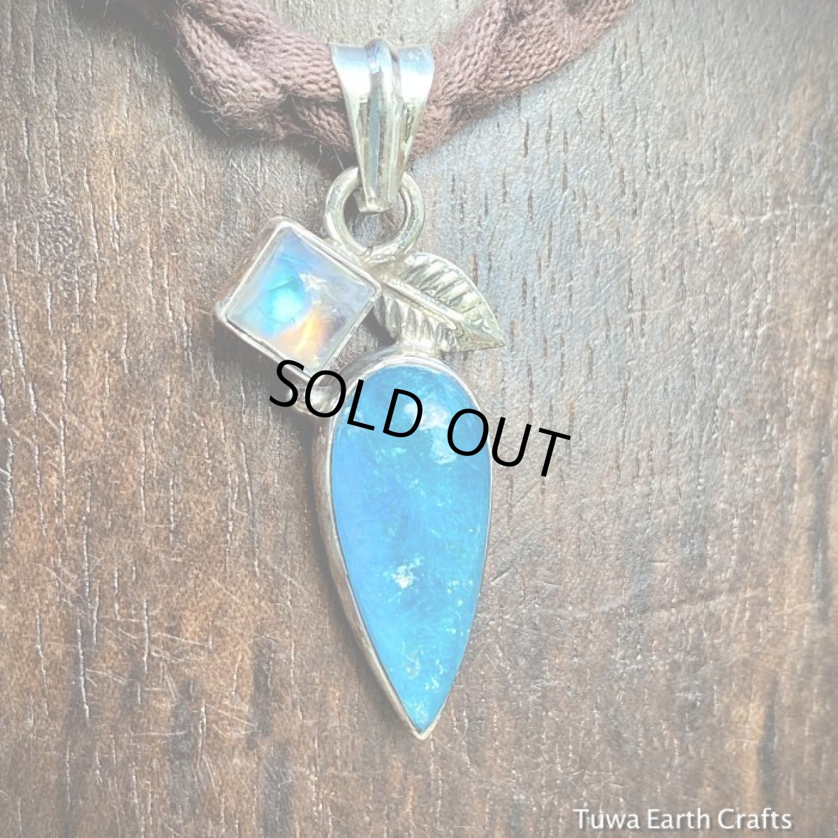 画像11: １点もの　キラキラシラー入り高品質ブルーアパタイト＆レインボームーンストーン　ペンダントトップ　葉っぱモチーフ　自然 天然石アクセサリー　お守りヒーリングジュエリー　 (11)