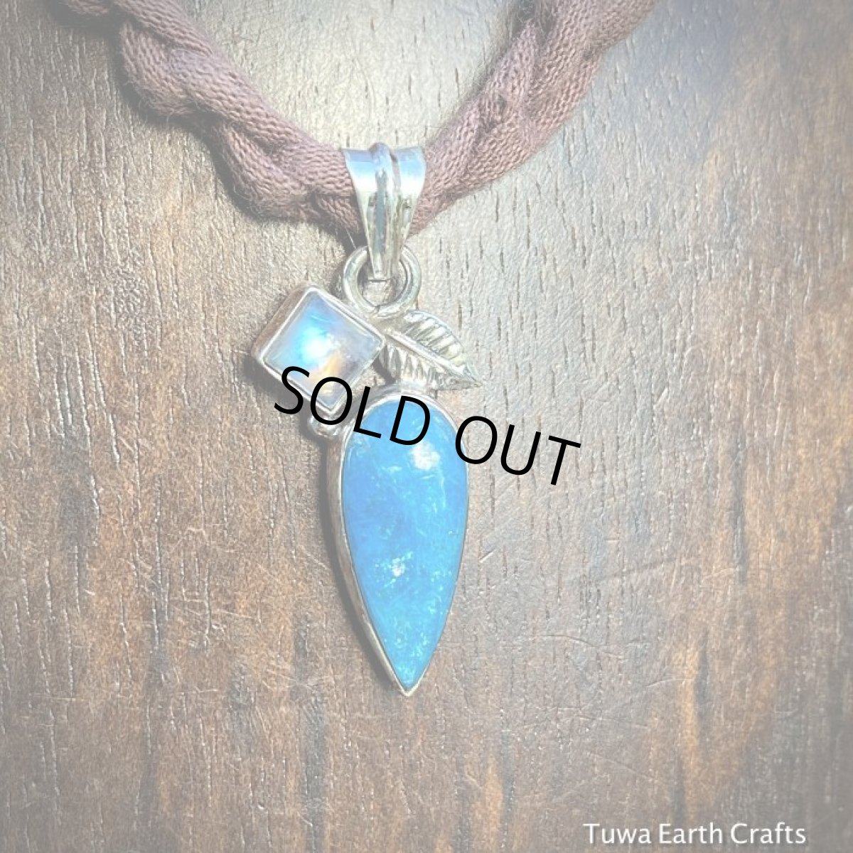 画像6: １点もの　キラキラシラー入り高品質ブルーアパタイト＆レインボームーンストーン　ペンダントトップ　葉っぱモチーフ　自然 天然石アクセサリー　お守りヒーリングジュエリー　 (6)