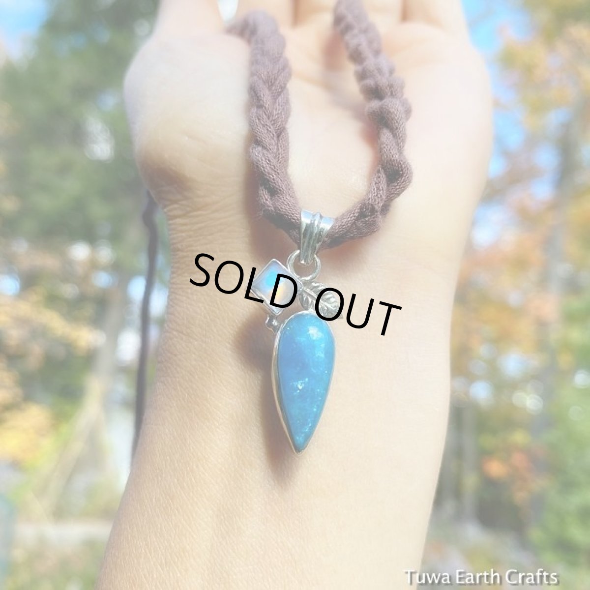 画像5: １点もの　キラキラシラー入り高品質ブルーアパタイト＆レインボームーンストーン　ペンダントトップ　葉っぱモチーフ　自然 天然石アクセサリー　お守りヒーリングジュエリー　 (5)