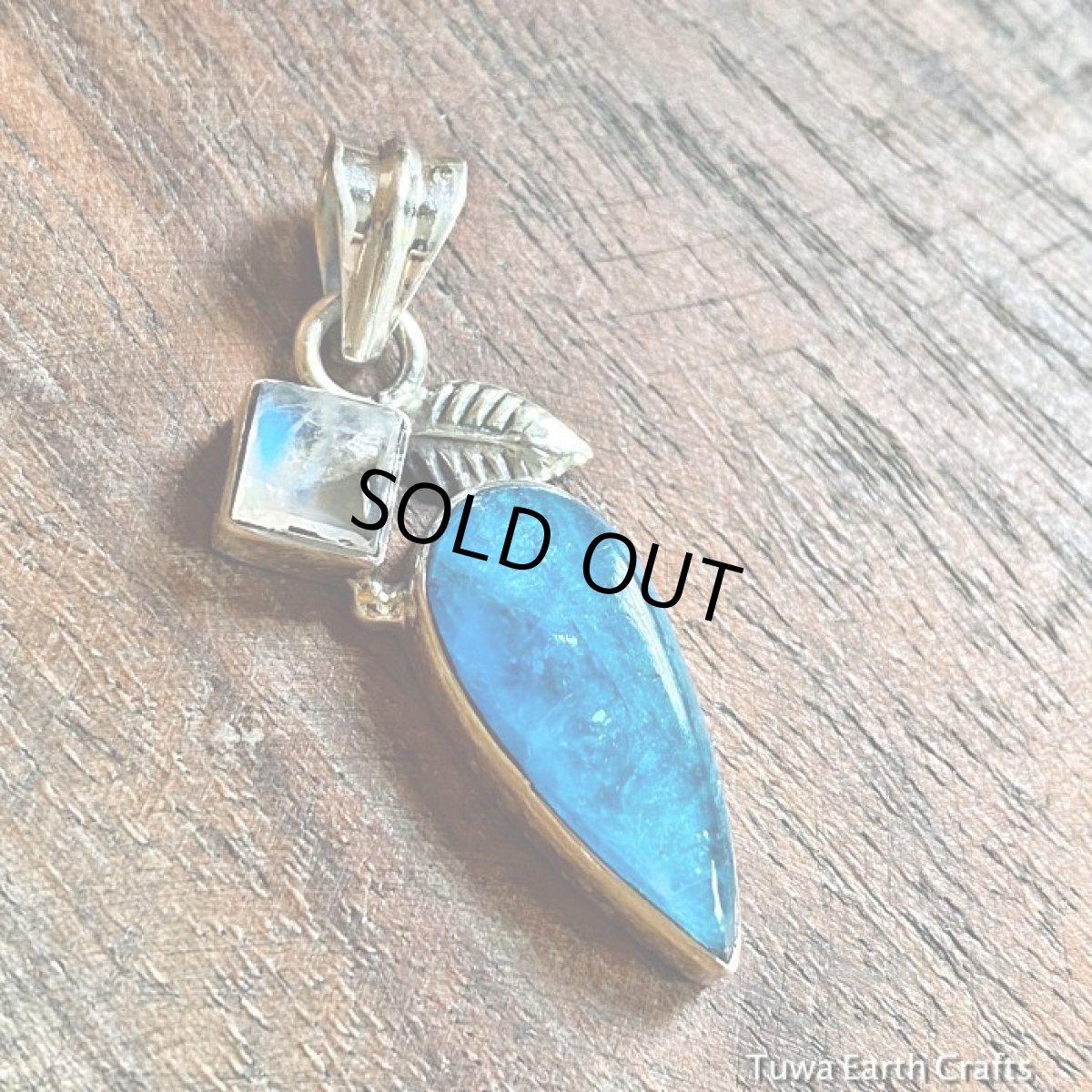 画像13: １点もの　キラキラシラー入り高品質ブルーアパタイト＆レインボームーンストーン　ペンダントトップ　葉っぱモチーフ　自然 天然石アクセサリー　お守りヒーリングジュエリー　 (13)