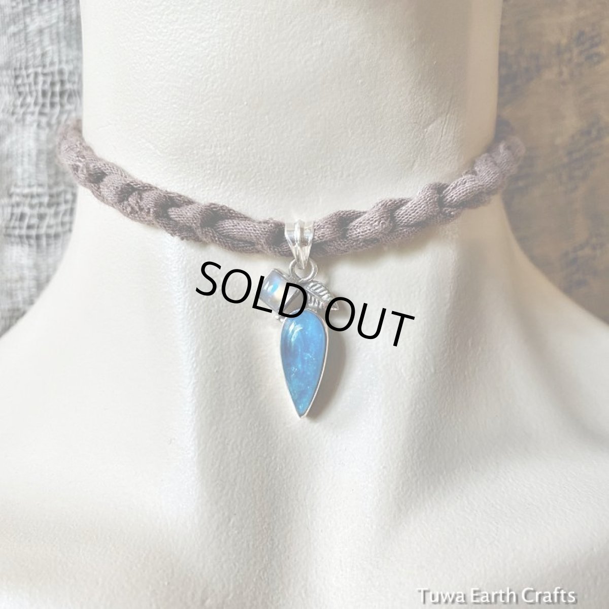 画像16: １点もの　キラキラシラー入り高品質ブルーアパタイト＆レインボームーンストーン　ペンダントトップ　葉っぱモチーフ　自然 天然石アクセサリー　お守りヒーリングジュエリー　 (16)