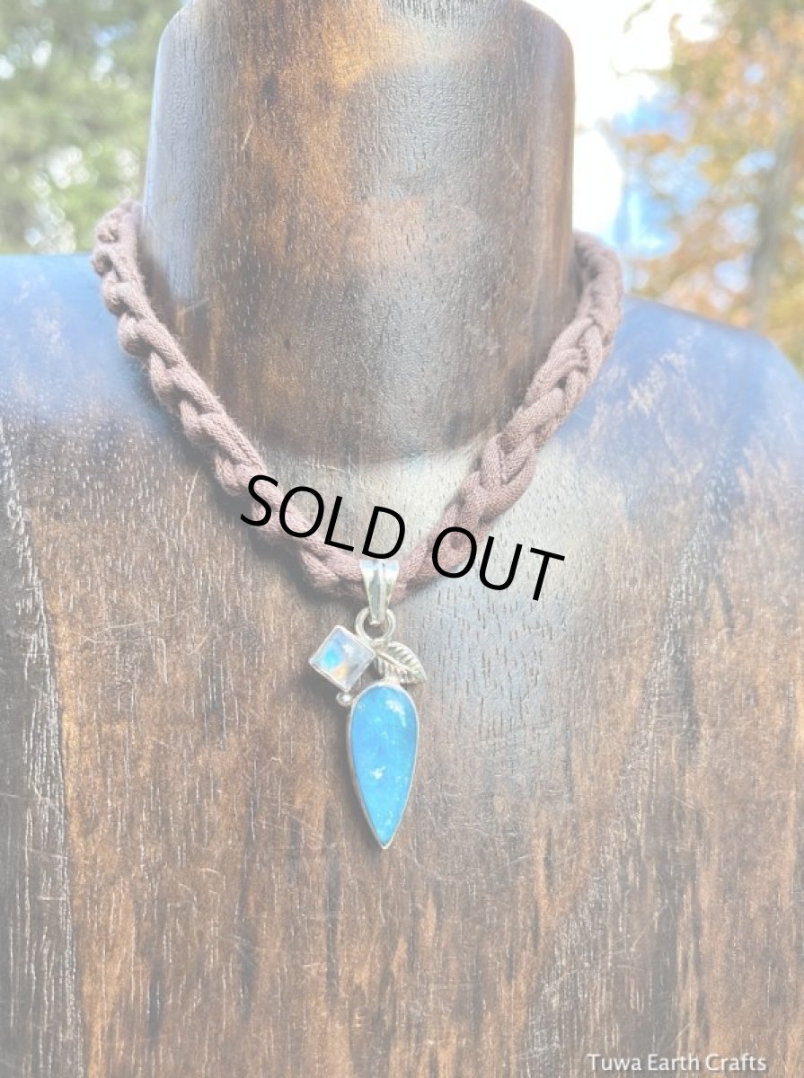 画像9: １点もの　キラキラシラー入り高品質ブルーアパタイト＆レインボームーンストーン　ペンダントトップ　葉っぱモチーフ　自然 天然石アクセサリー　お守りヒーリングジュエリー　 (9)