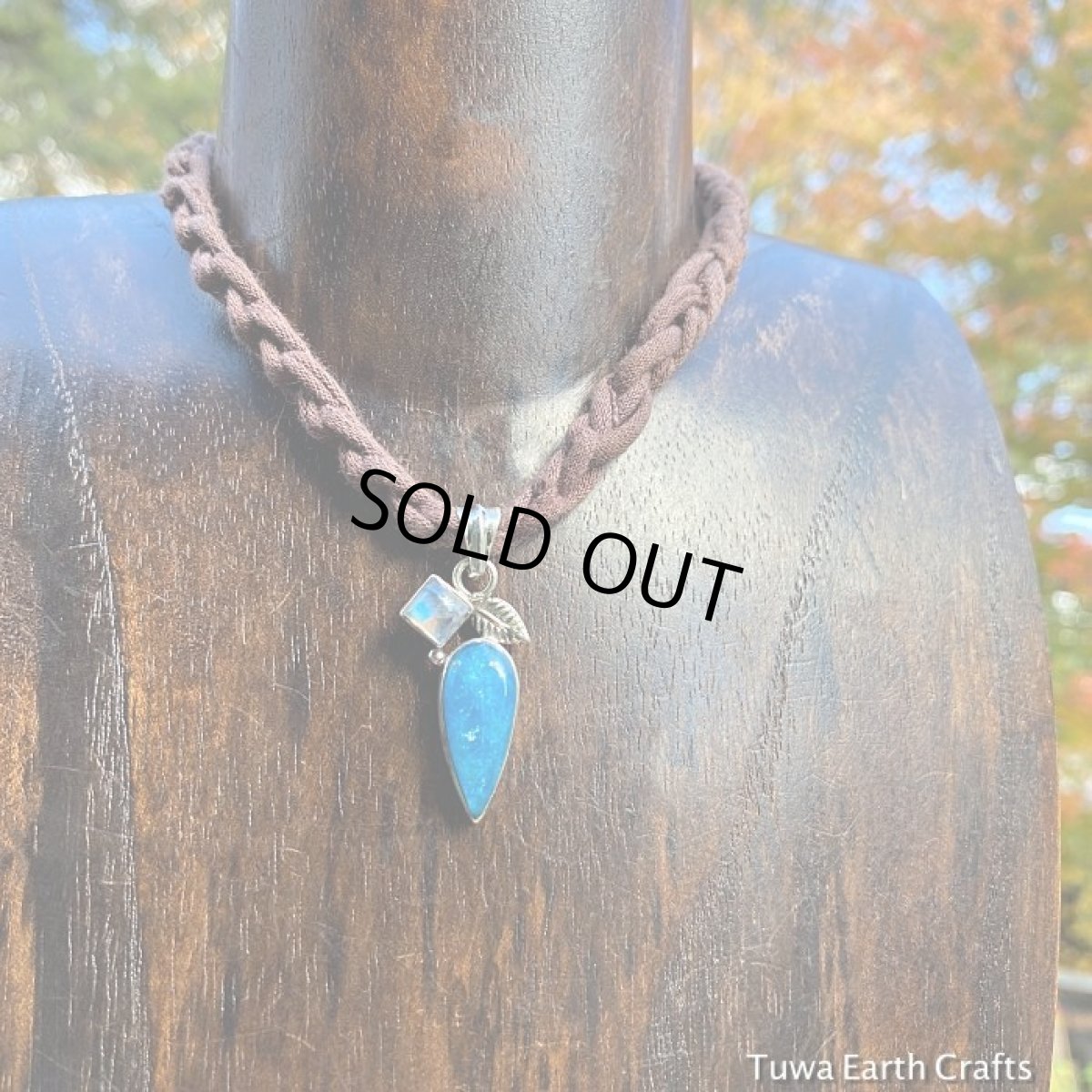 画像8: １点もの　キラキラシラー入り高品質ブルーアパタイト＆レインボームーンストーン　ペンダントトップ　葉っぱモチーフ　自然 天然石アクセサリー　お守りヒーリングジュエリー　 (8)