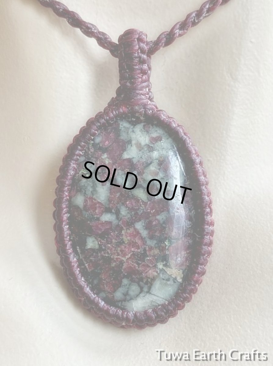 画像7: 【女性性・夫婦円満・良縁・創造力アップ】1点物　大ぶり高品質ロシア産ユーディアライト　ペンダント・ネックレス*シンプル＆ナチュラル＊ヒーリングお守りパワーストーン天然石アクセサリー　エスニック  (7)