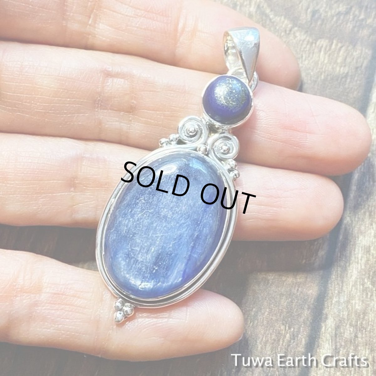 画像2: 【自分らしい生き方をサポート】1点物　大ぶり高品質カイヤナイト＆ラピスラズリ　デザインペンダントトップ★カイアナイト・カヤナイト・藍晶石　ヒーリングストーン天然石ジュエリー　アクセサリー  (2)
