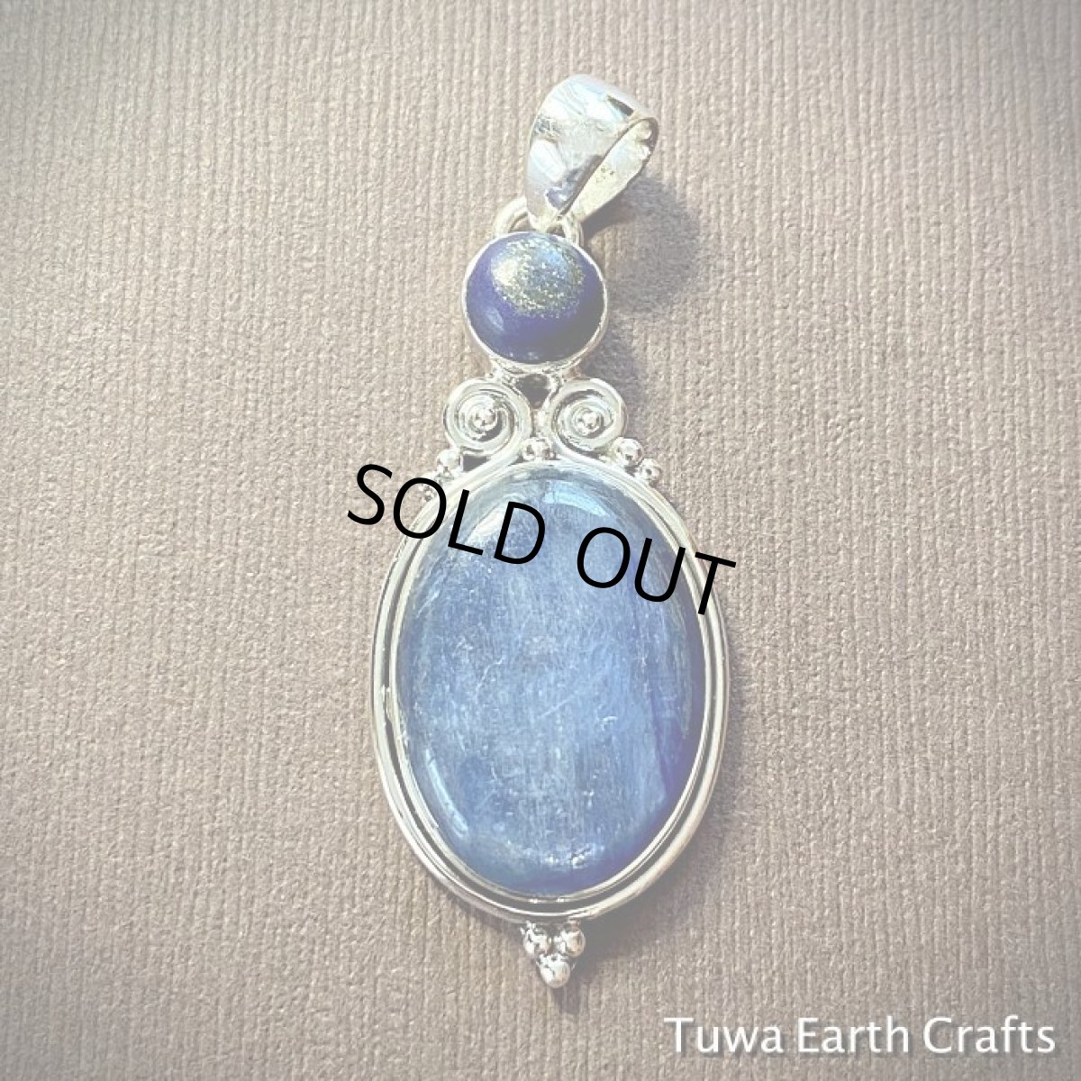 画像4: 【自分らしい生き方をサポート】1点物　大ぶり高品質カイヤナイト＆ラピスラズリ　デザインペンダントトップ★カイアナイト・カヤナイト・藍晶石　ヒーリングストーン天然石ジュエリー　アクセサリー  (4)