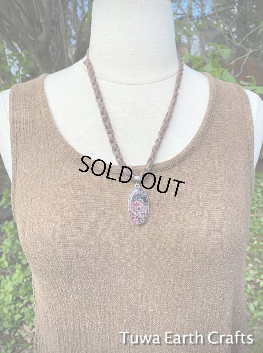 画像20: 【女性性シンボル・開運・才能発揮・宇宙との調和】1点物　大ぶり高品質ユーディアライト（ロシア産）　ペンダントトップ★ヒーリングお守り天然石ジュエリー　パワーストーン　アクセサリー (20)