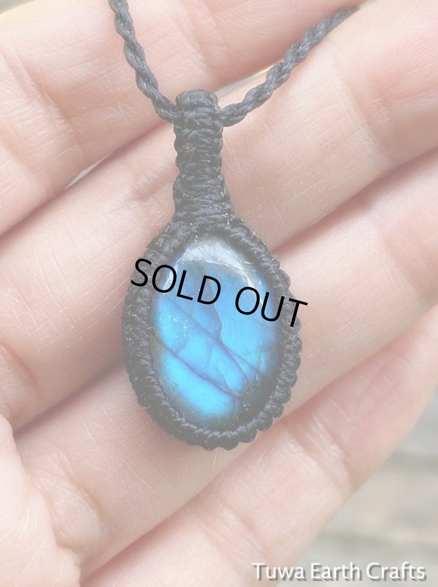 画像10: 神秘的ブルーシラー♪ 高品質ラブラドライト　ペンダント/ネックレス　1点物　黒紐　シンプル　マクラメ　天然石パワーストーンアクセサリー　ヒーリングお守りジュエリー (10)
