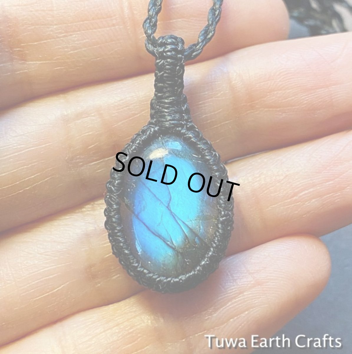画像2: 神秘的ブルーシラー♪ 高品質ラブラドライト　ペンダント/ネックレス　1点物　黒紐　シンプル　マクラメ　天然石パワーストーンアクセサリー　ヒーリングお守りジュエリー (2)