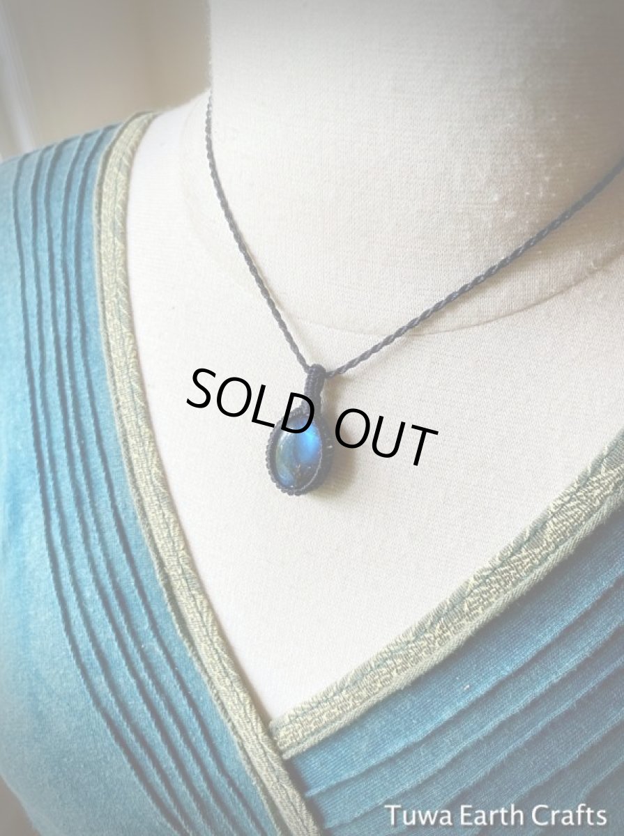 画像13: 神秘的ブルーシラー♪ 高品質ラブラドライト　ペンダント/ネックレス　1点物　黒紐　シンプル　マクラメ　天然石パワーストーンアクセサリー　ヒーリングお守りジュエリー (13)