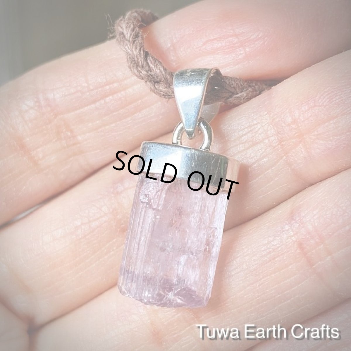 画像12: 1点もの　高品質クンツァイト原石ペンダントトップ 電磁波防止パワーストーン天然石お守りアクセサリー　ヒーリングジュエリー (12)