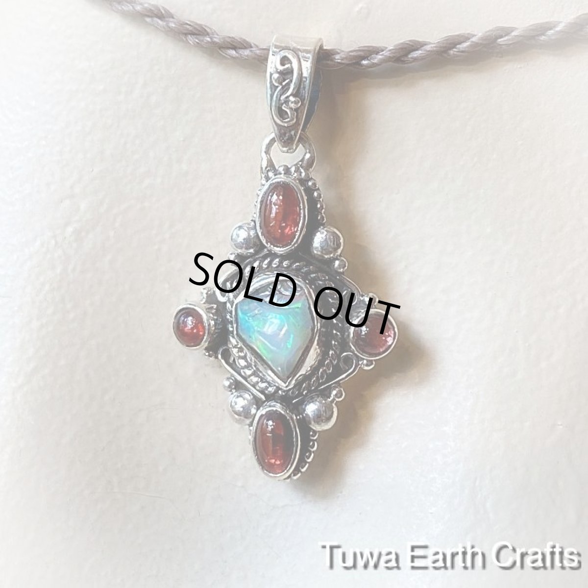 画像10: １点物 高品質エチオピア産オパール原石＆ガーネット ペンダントトップ＊天然石パワーストーンお守りアクセサリー　ヒーリングジュエリー (10)