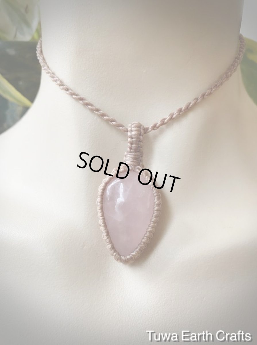 画像12: 【愛と平和のシンボル】石全長4cm大ぶりぽってり高品質ローズクォーツ ペンダント/ネックレス*シンプル＆ナチュラル*ヒーリング天然石パワーストーンお守りアクセサリー*ハンドメイド マクラメ編み (12)