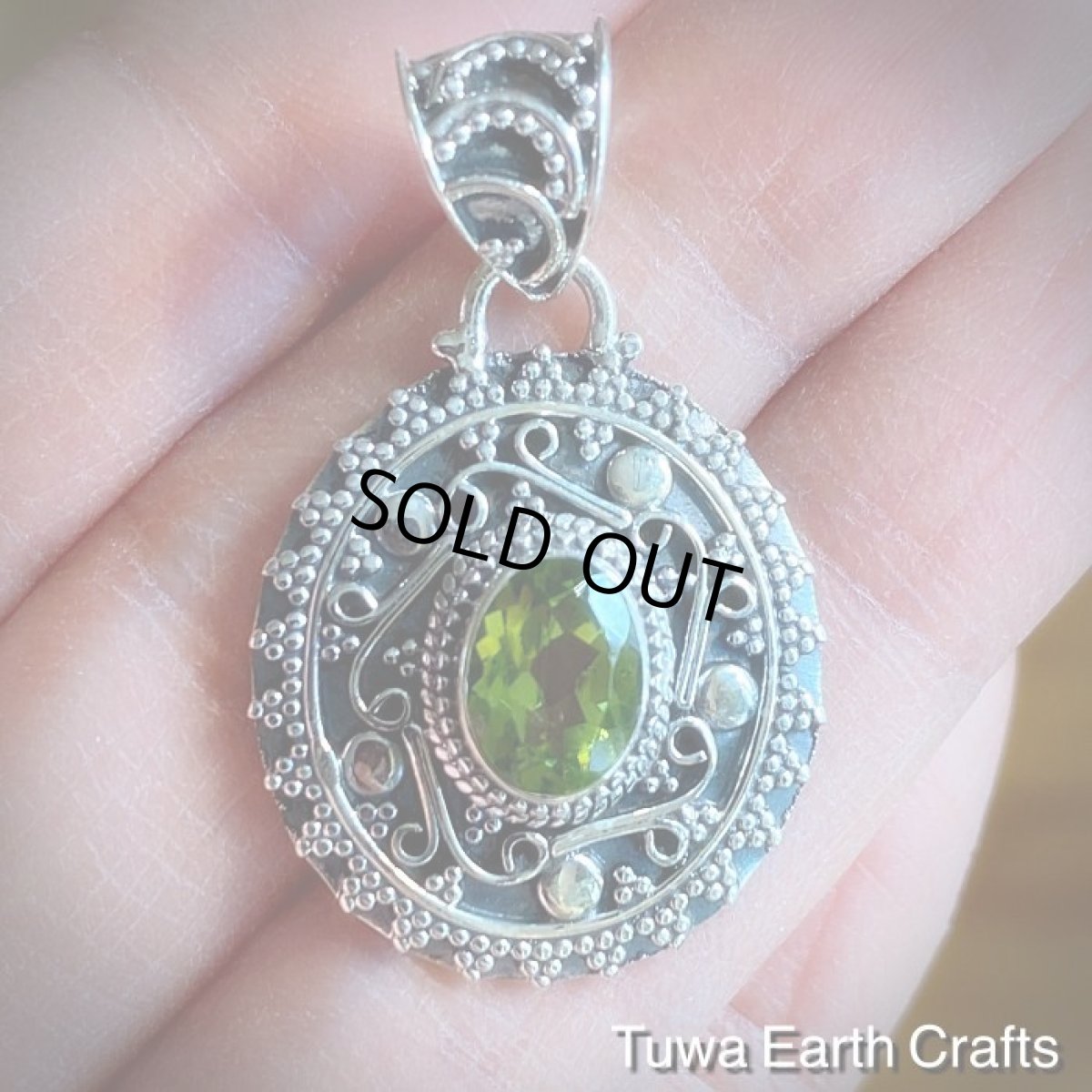 画像12: 【魔除け・厄除け・ポジティブ思考】1点物 高品質きらきらペリドット ペンダントトップ★スターリングシルバー天然石お守りパワーストーンアクセサリー (12)