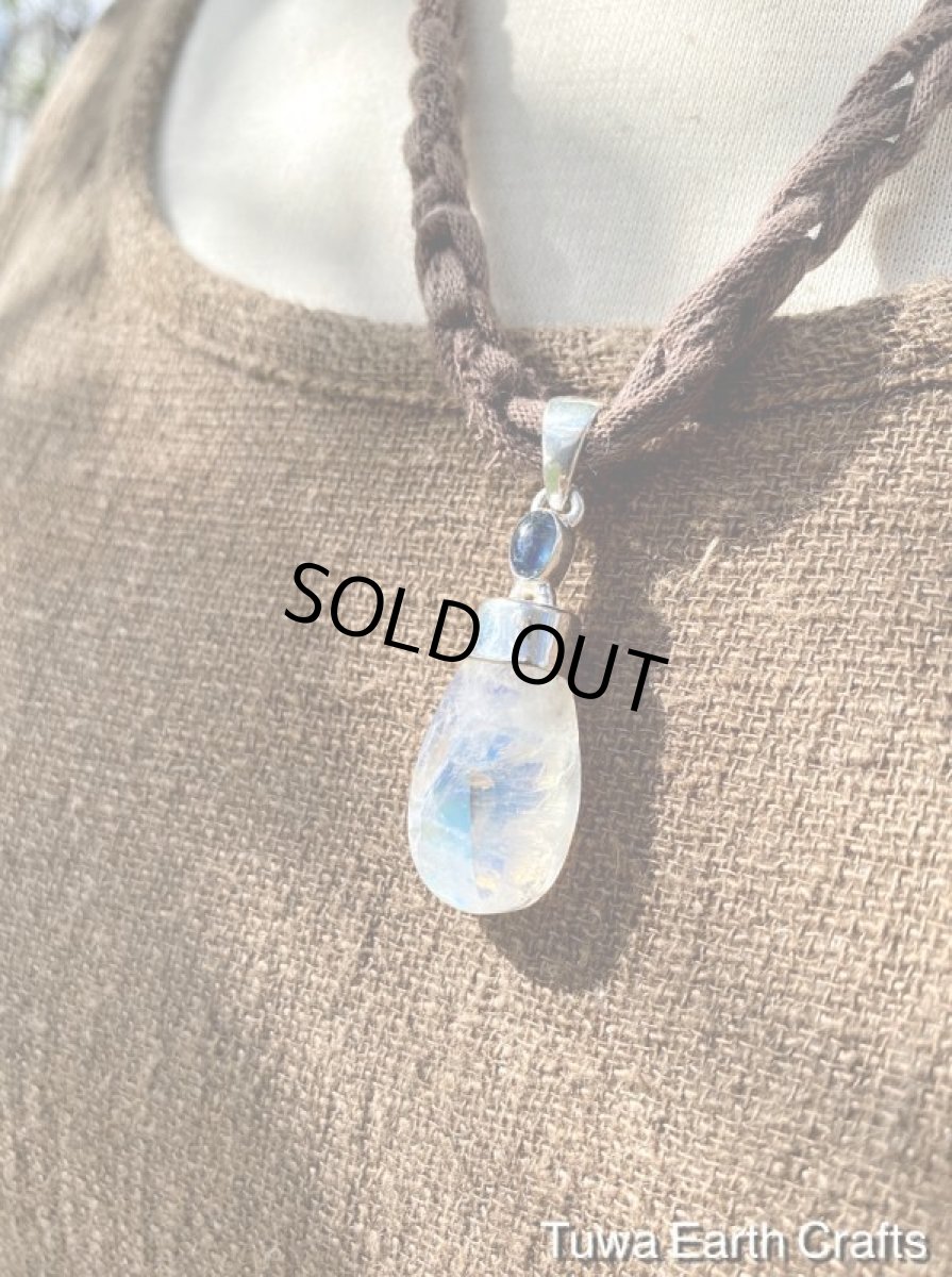 画像18: 【直感力アップ・潜在能力を引き出す】1点物 高品質カイヤナイト＆レインボームーンストーン ペンダントトップ★カイアナイト・カヤナイト・藍晶石　ヒーリングストーン天然石パワーストーンお守りアクセサリー ヒーリングジュエリー  (18)