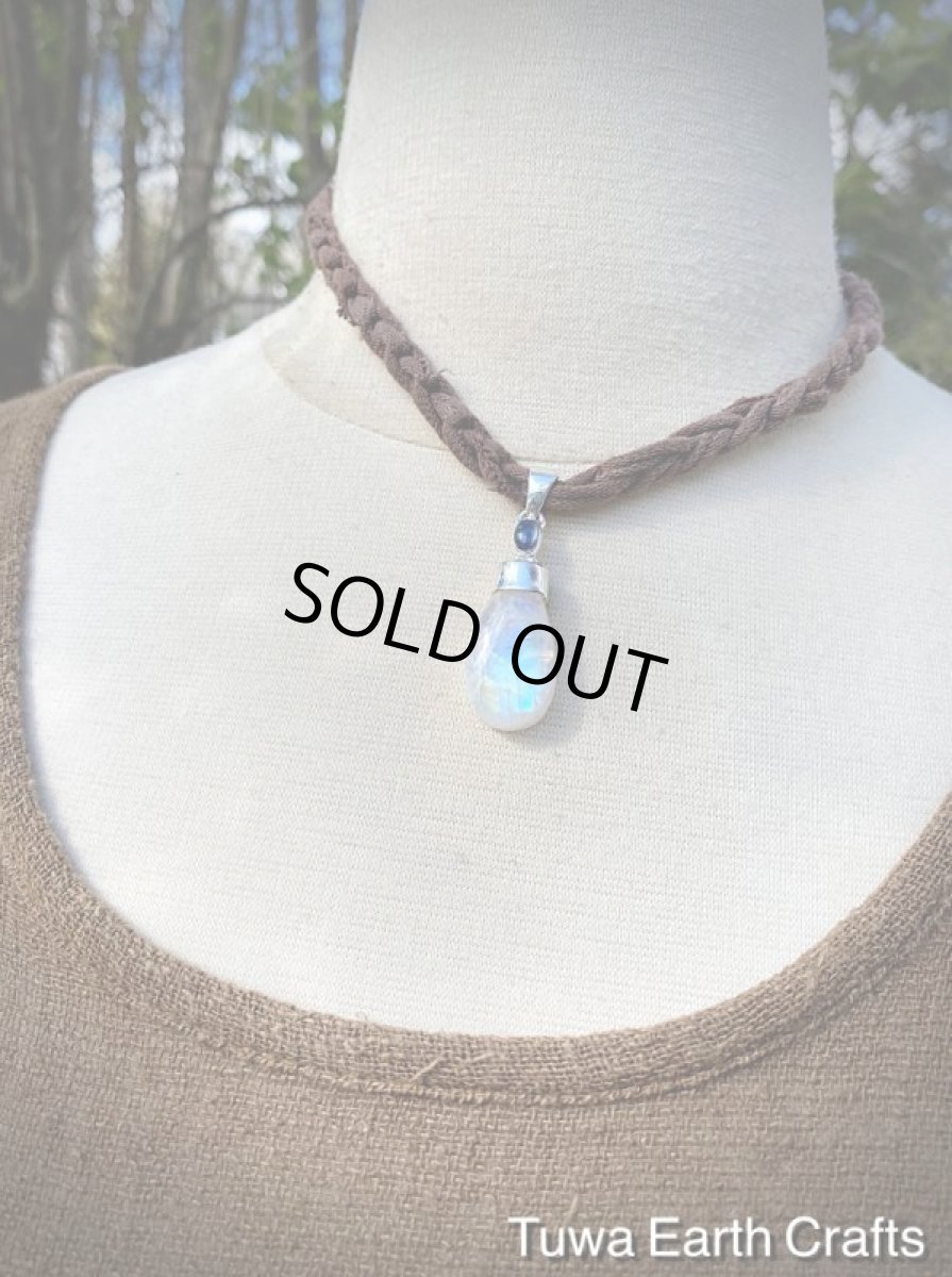 画像17: 【直感力アップ・潜在能力を引き出す】1点物 高品質カイヤナイト＆レインボームーンストーン ペンダントトップ★カイアナイト・カヤナイト・藍晶石　ヒーリングストーン天然石パワーストーンお守りアクセサリー ヒーリングジュエリー  (17)