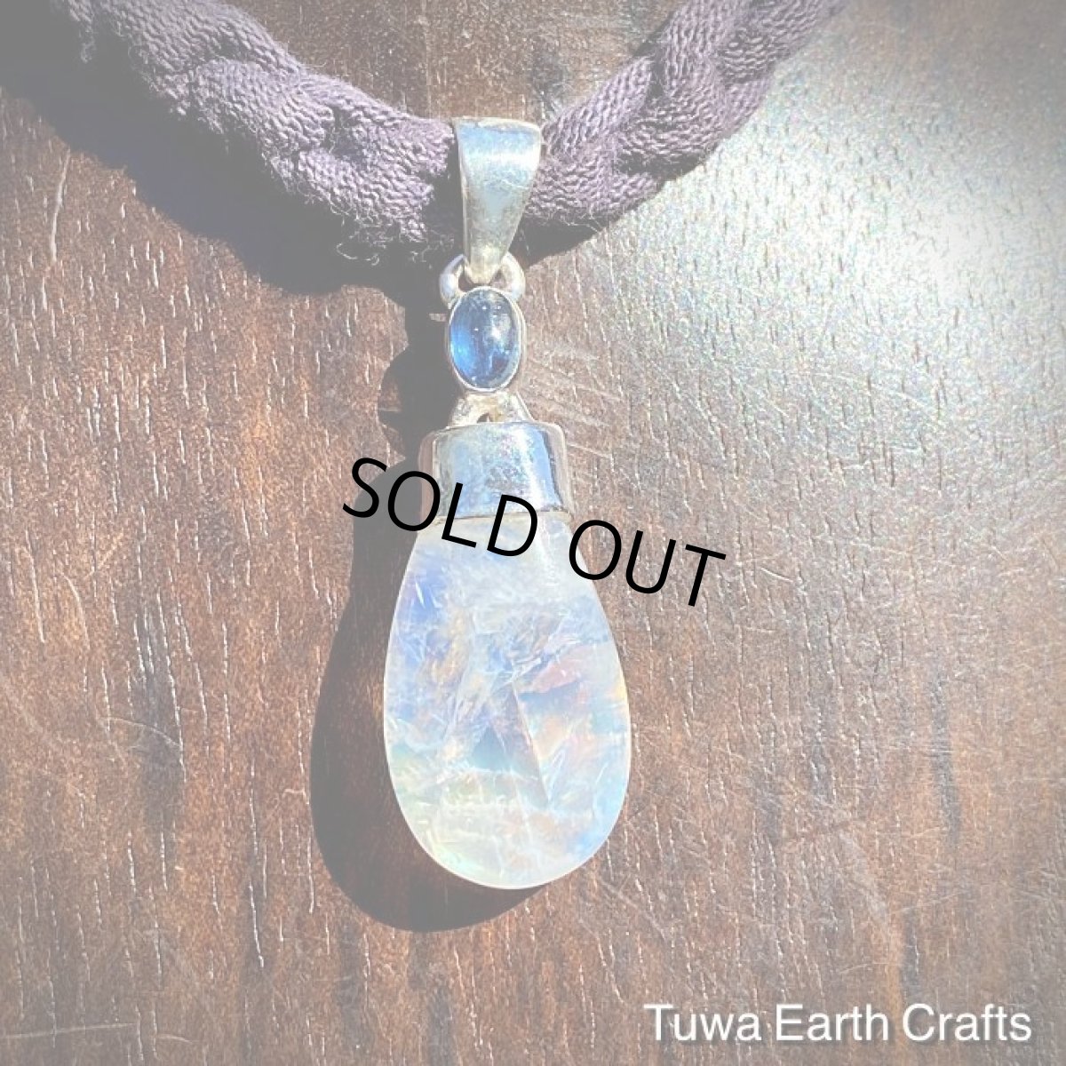 画像10: 【直感力アップ・潜在能力を引き出す】1点物 高品質カイヤナイト＆レインボームーンストーン ペンダントトップ★カイアナイト・カヤナイト・藍晶石　ヒーリングストーン天然石パワーストーンお守りアクセサリー ヒーリングジュエリー  (10)