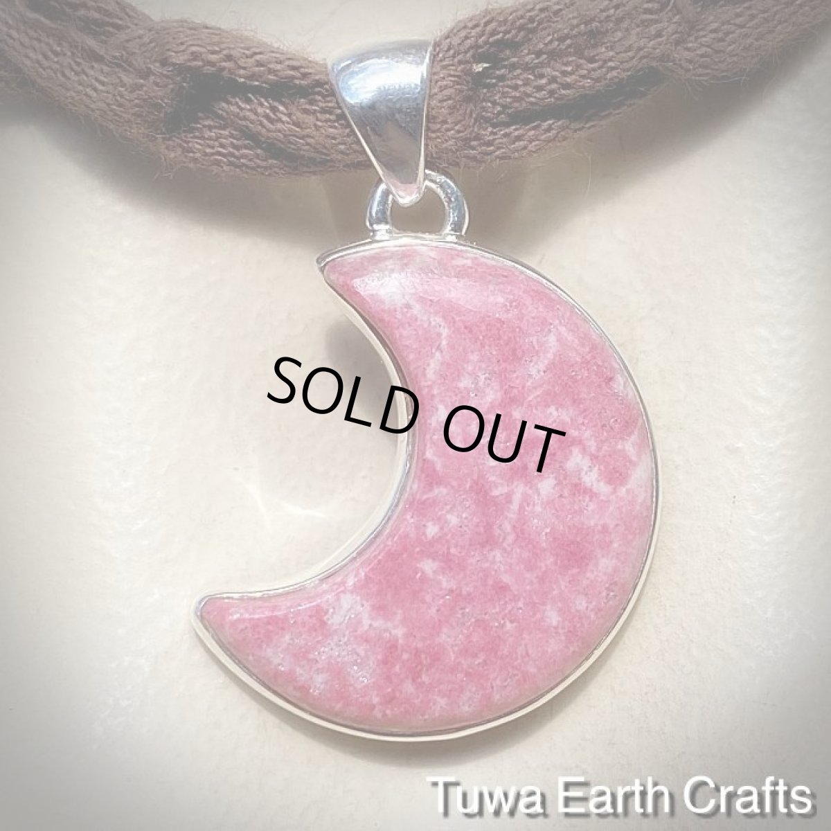 画像8: 三日月型🌙 高品質ピンクチューライト ペンダントトップ★パワーストーンお守り天然石アクセサリー　ヒーリングストーン ジュエリー (8)