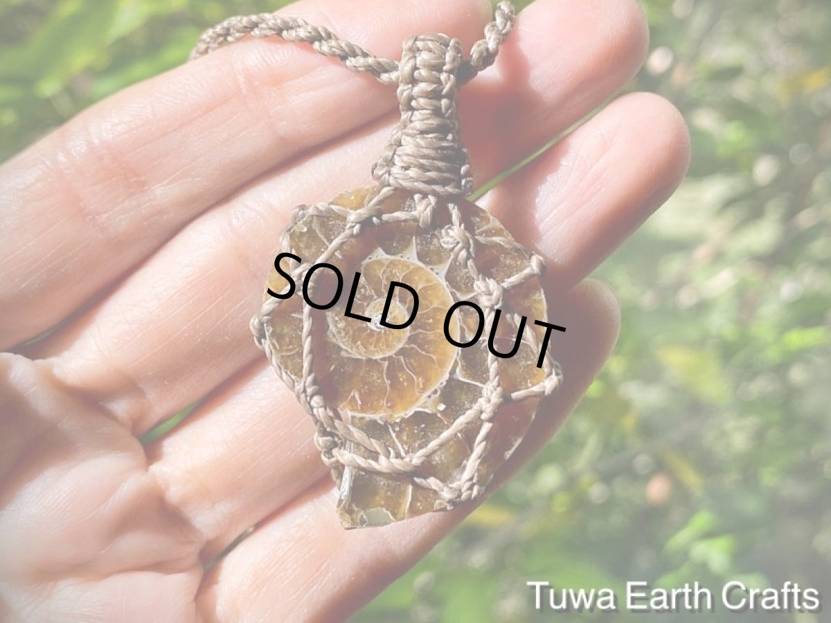 画像11: 【開運・生命力アップ・癒し】太古の昔からの贈り物♪ アンモナイト化石シンプルネックレス*天然石お守りネックレス ヒーリングジュエリー マクラメアクセサリー (11)