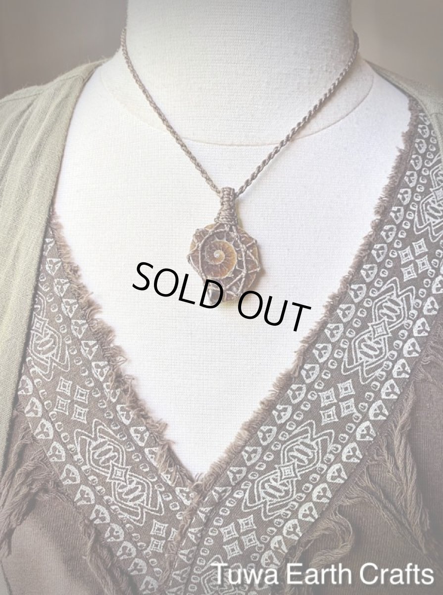 画像14: 【開運・生命力アップ・癒し】太古の昔からの贈り物♪ アンモナイト化石シンプルネックレス*天然石お守りネックレス ヒーリングジュエリー マクラメアクセサリー (14)