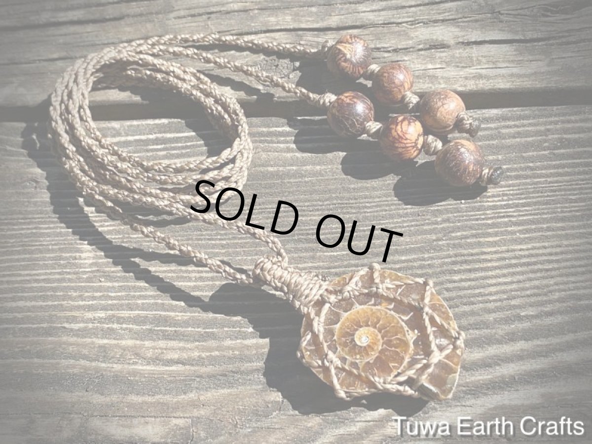 画像16: 【開運・生命力アップ・癒し】太古の昔からの贈り物♪ アンモナイト化石シンプルネックレス*天然石お守りネックレス ヒーリングジュエリー マクラメアクセサリー (16)