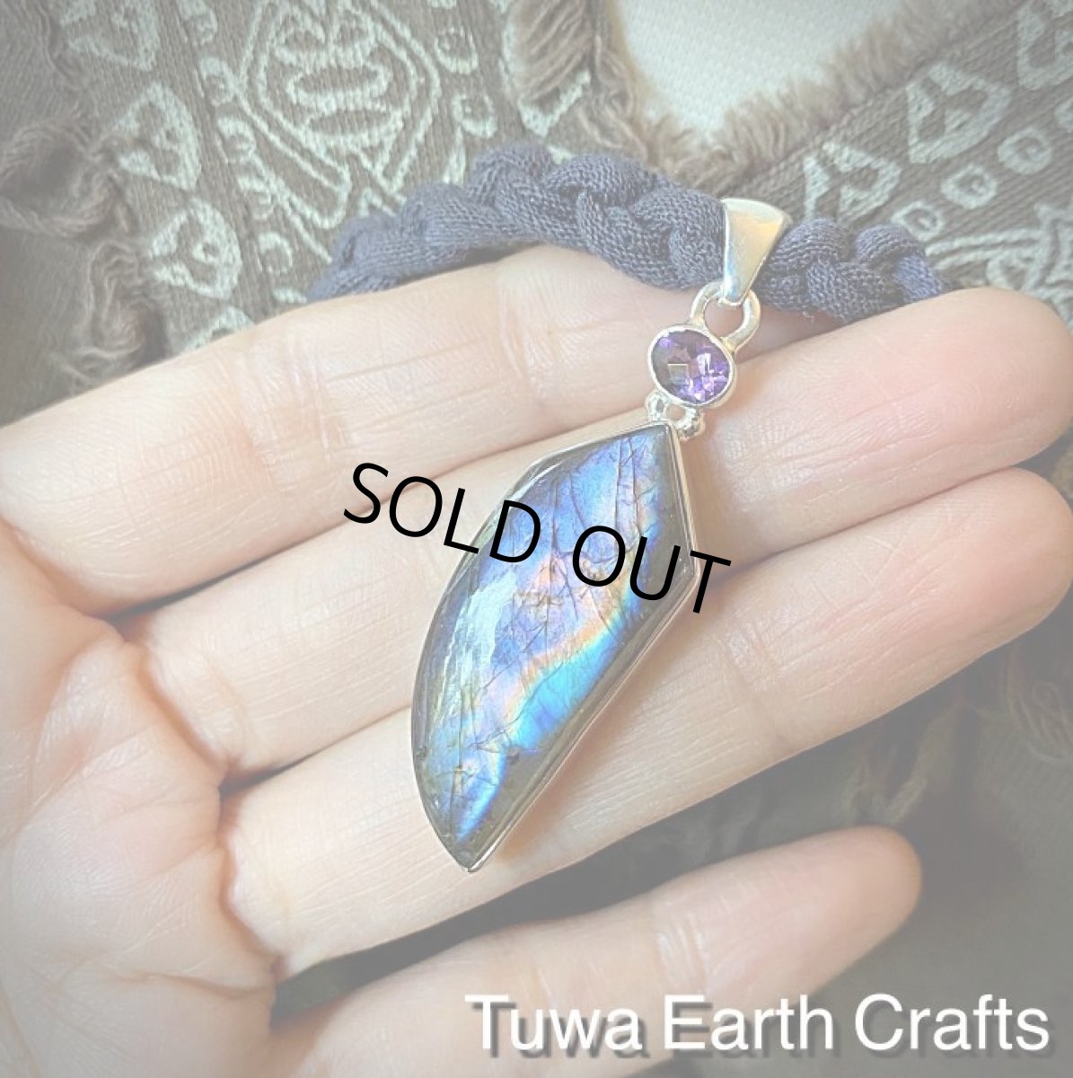 画像4: オーロラ色 高品質大ぶりスペクトロライト（フィンランド産ラブラドライト）&宝石質アメジスト ペンダントトップ パープル・ピンク・ブルー レインボーラブラドライト★天然石パワーストーンアクセサリー ヒーリングストーン お守りジュエリー (4)