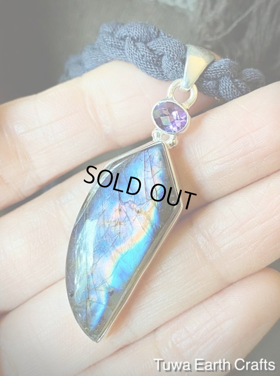 画像5: オーロラ色 高品質大ぶりスペクトロライト（フィンランド産ラブラドライト）&宝石質アメジスト ペンダントトップ パープル・ピンク・ブルー レインボーラブラドライト★天然石パワーストーンアクセサリー ヒーリングストーン お守りジュエリー (5)