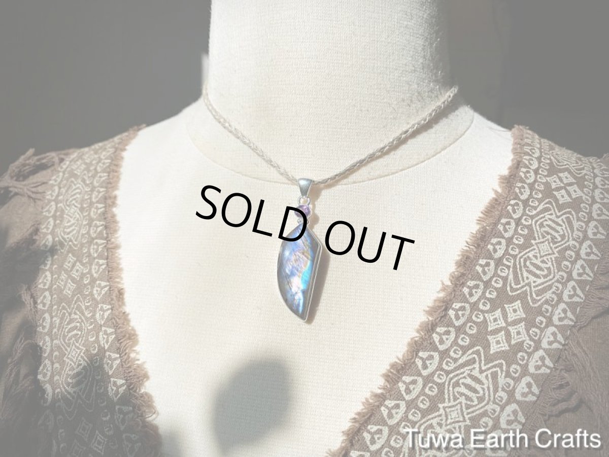 画像9: オーロラ色 高品質大ぶりスペクトロライト（フィンランド産ラブラドライト）&宝石質アメジスト ペンダントトップ パープル・ピンク・ブルー レインボーラブラドライト★天然石パワーストーンアクセサリー ヒーリングストーン お守りジュエリー (9)