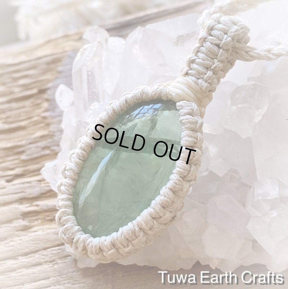 画像9: 【自由な発想の促進・集中力アップ】虹入り♪高品質グリーンフローライト ペンダント・ネックレス　シンプル＆ナチュラル 生成り 地球と身体に優しいヘンプ素材★1点もの マクラメ編み 受験お守り 天然石パワーストーンアクセサリー (9)