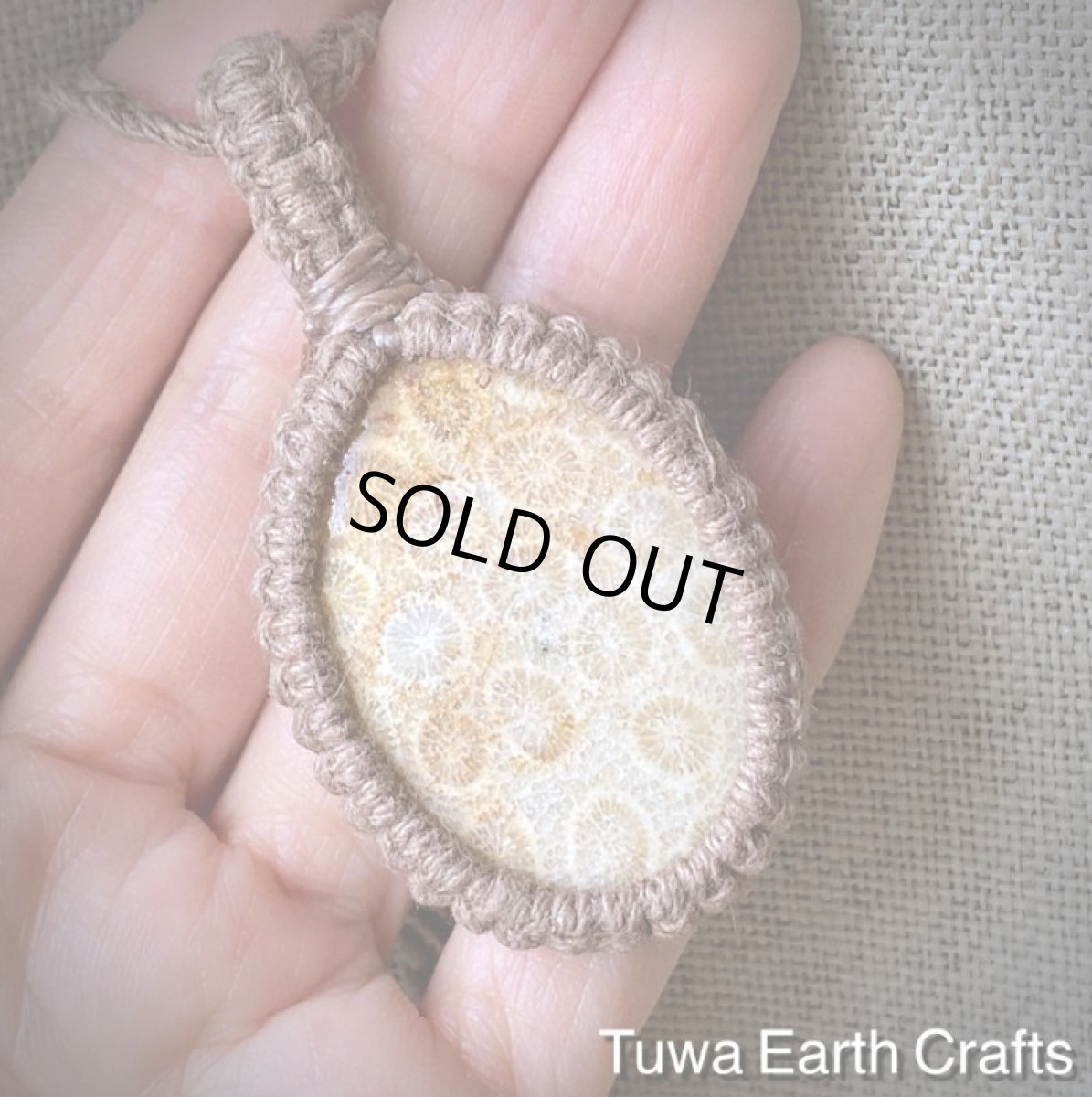 画像3: 地球と身体に優しいヘンプ素材🌏🌿大ぶり高品質フォッシルコーラル（インドネシア産）珊瑚化石 ペンダント・ネックレス シンプル★フォシルコーラル 麻ナチュラル天然素材マクラメ天然石お守りアクセサリー (3)