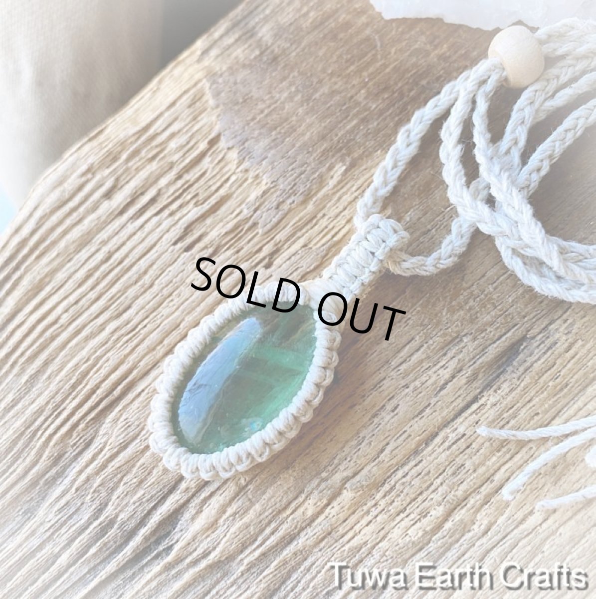 画像7: 【自由な発想の促進・集中力アップ】虹入り♪高品質グリーンフローライト ペンダント・ネックレス　シンプル＆ナチュラル 生成り 地球と身体に優しいヘンプ素材★1点もの マクラメ編み 受験お守り 天然石パワーストーンアクセサリー (7)